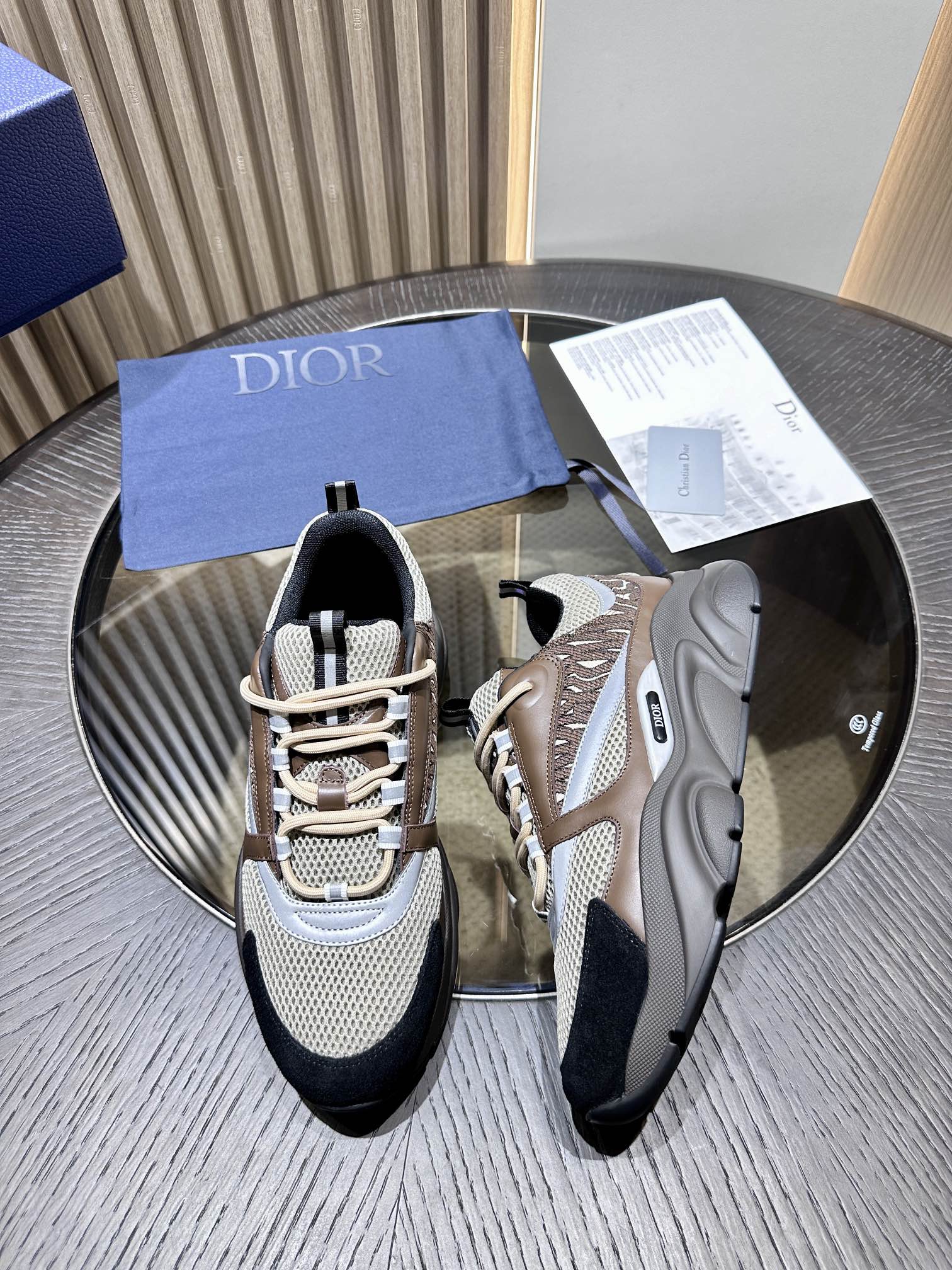 D*or b22 sneaker 2024101802