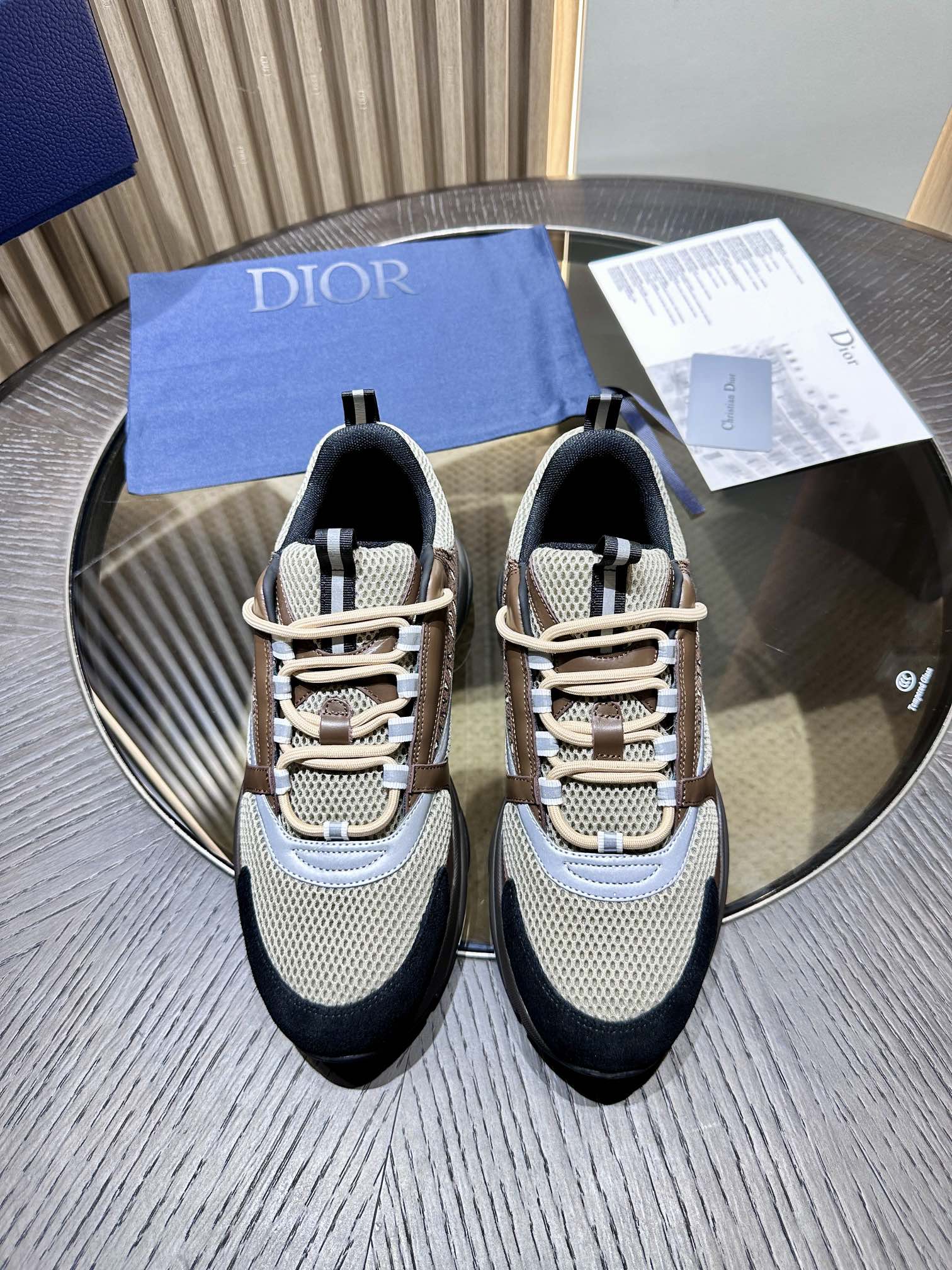 D*or b22 sneaker 2024101802