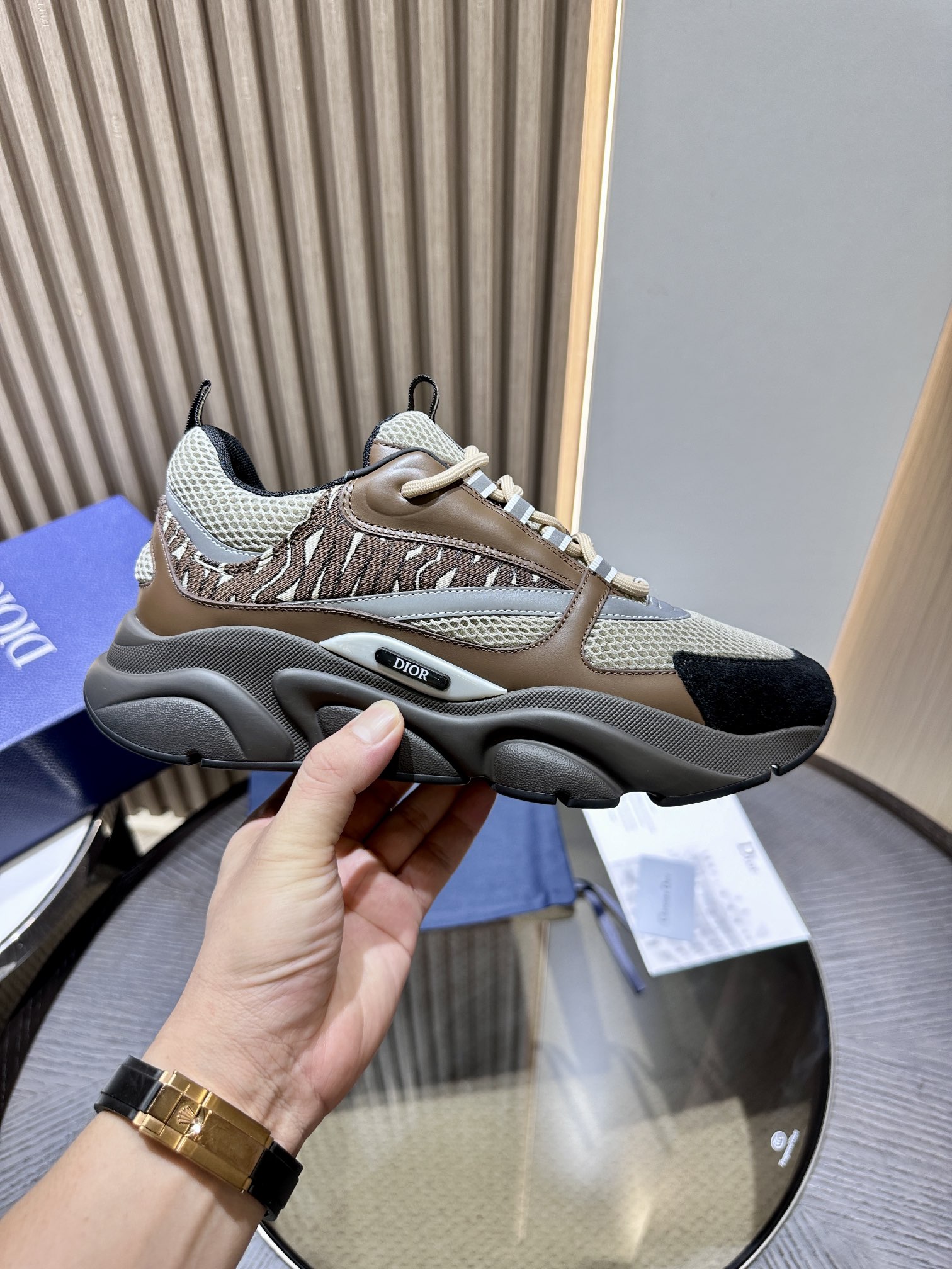 D*or b22 sneaker 2024101802