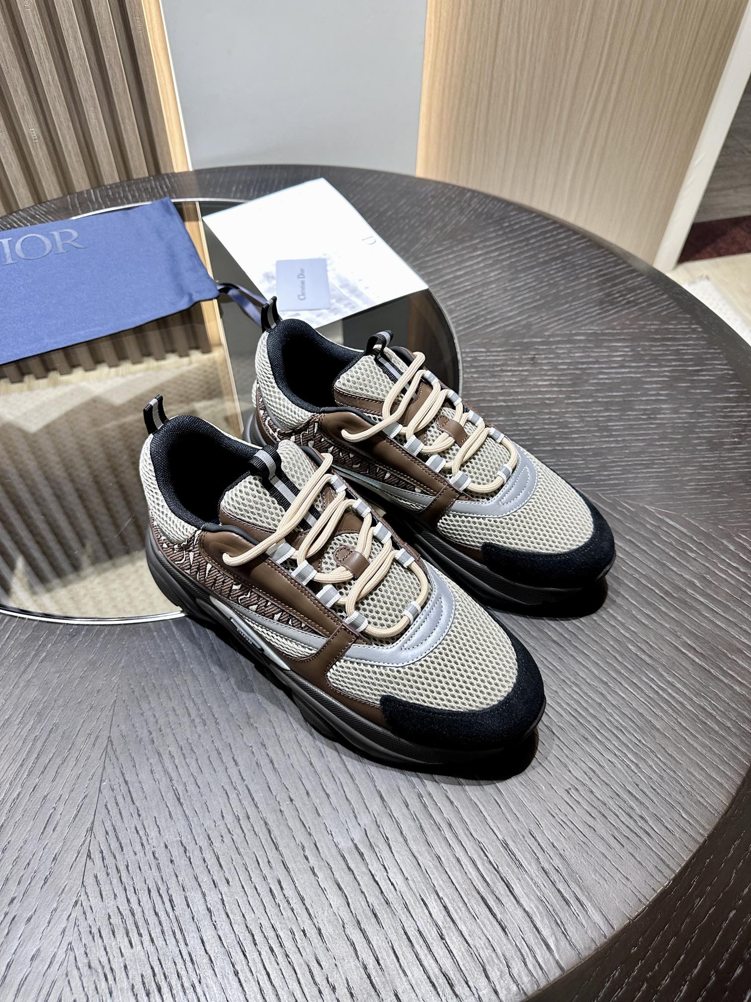 D*or b22 sneaker 2024101802