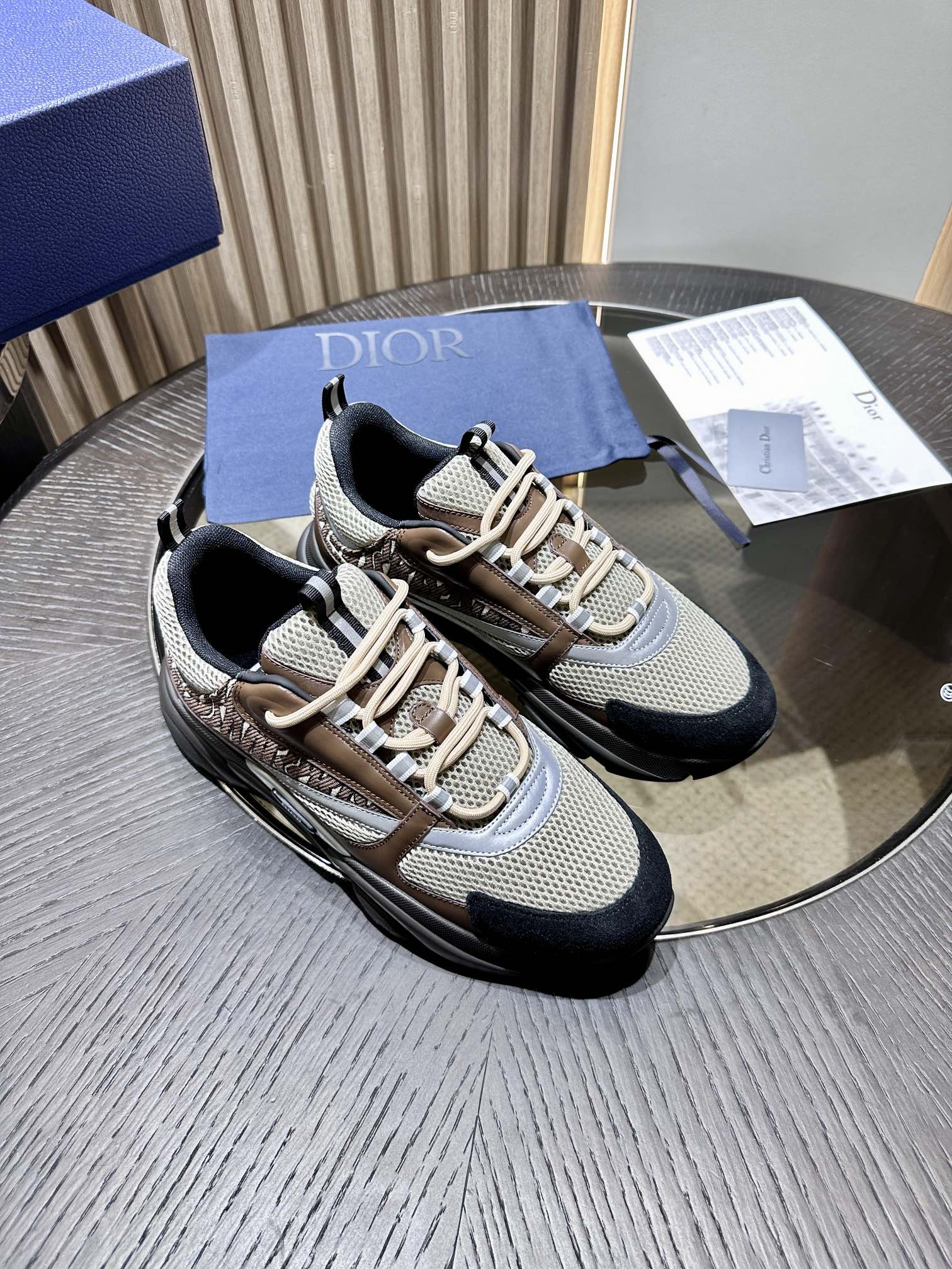 D*or b22 sneaker 2024101802