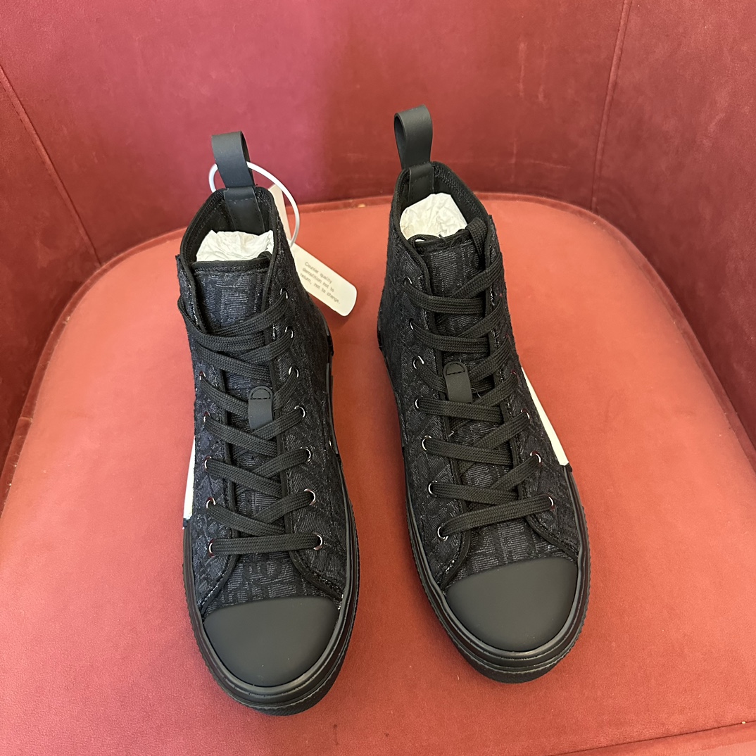 D*or sneaker 2024101806
