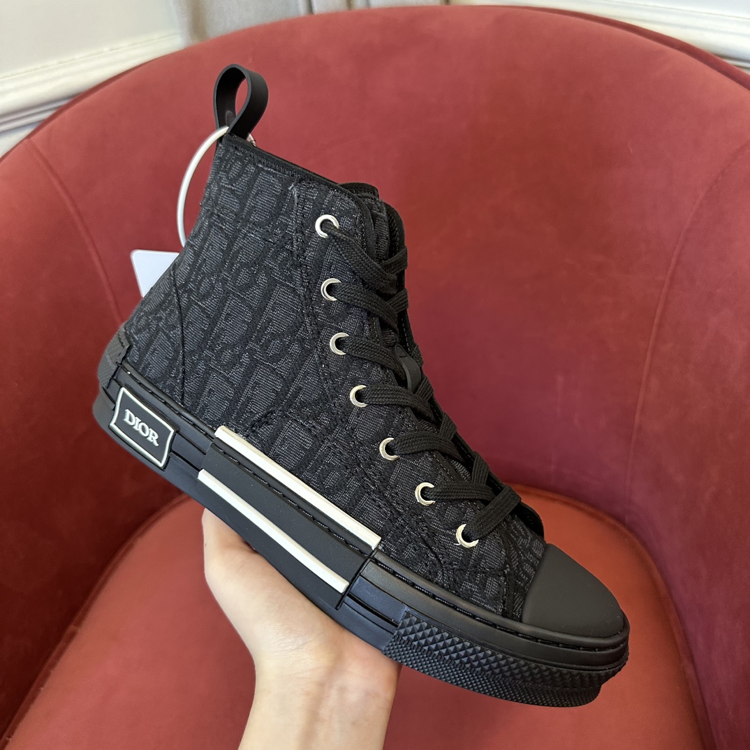D*or sneaker 2024101806