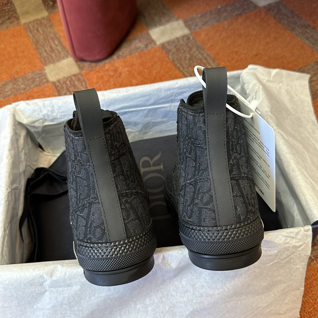 D*or sneaker 2024101806