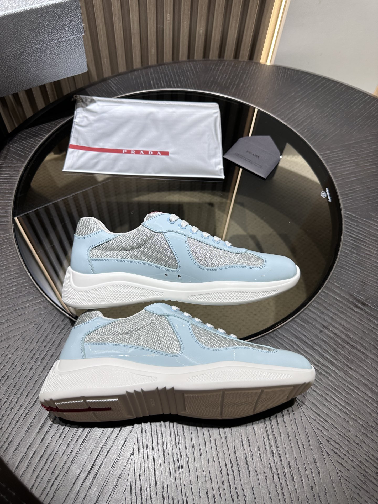 Pra*a sneaker 2024102501