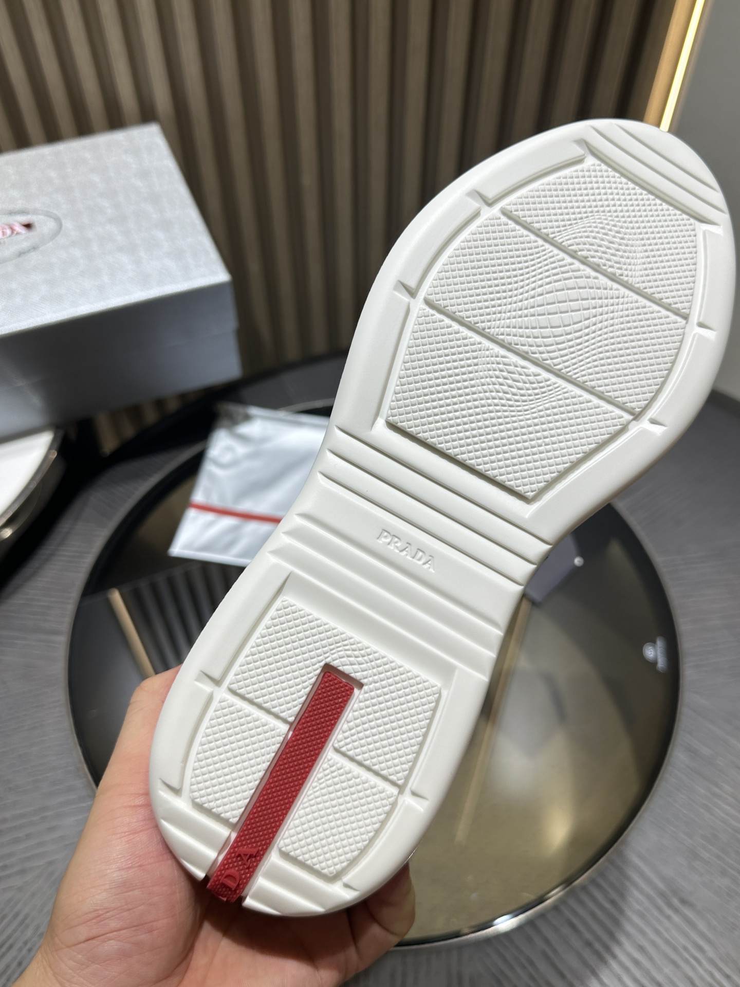 Pra*a sneaker 2024102502