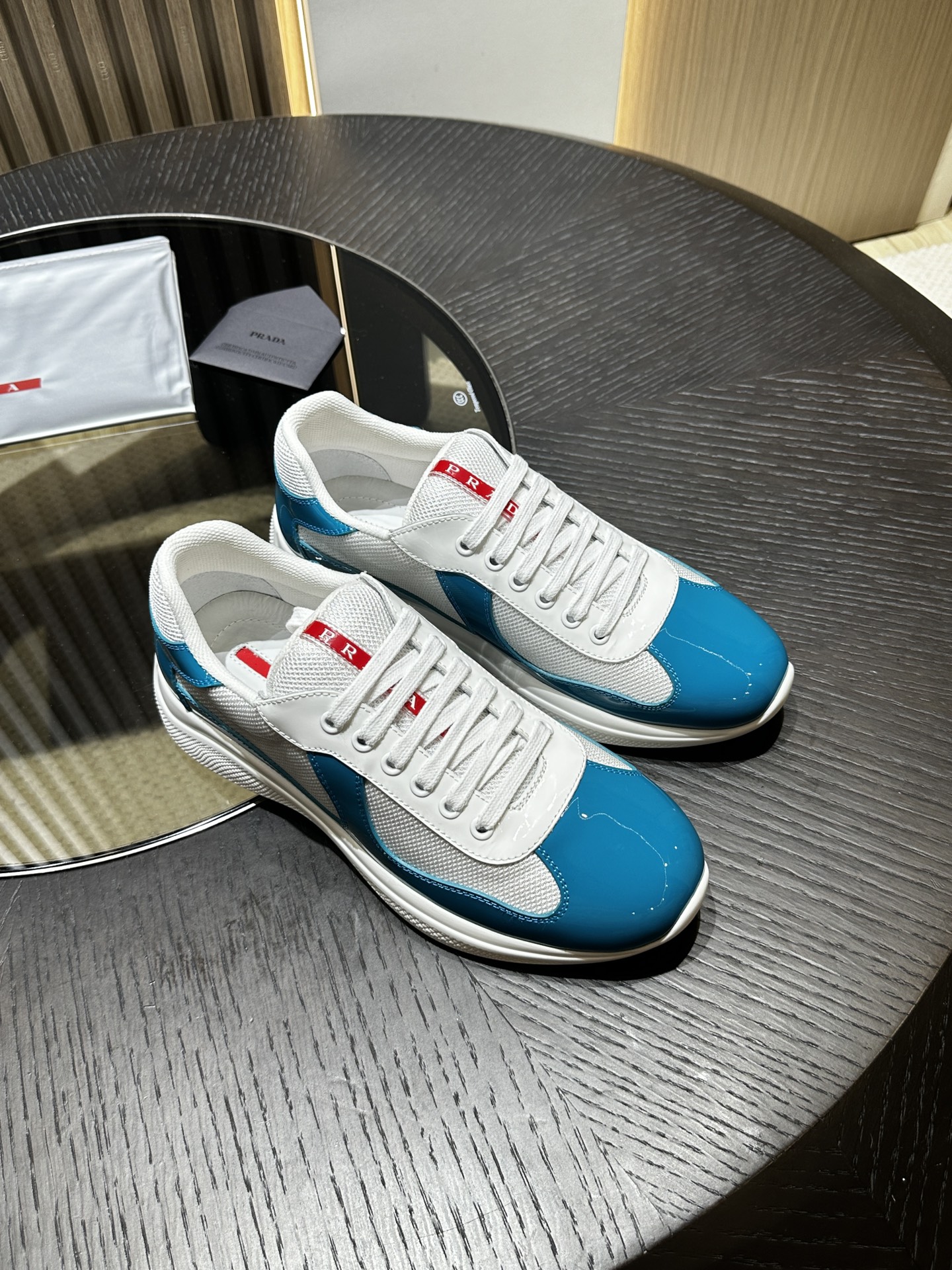 Pra*a sneaker 2024102502
