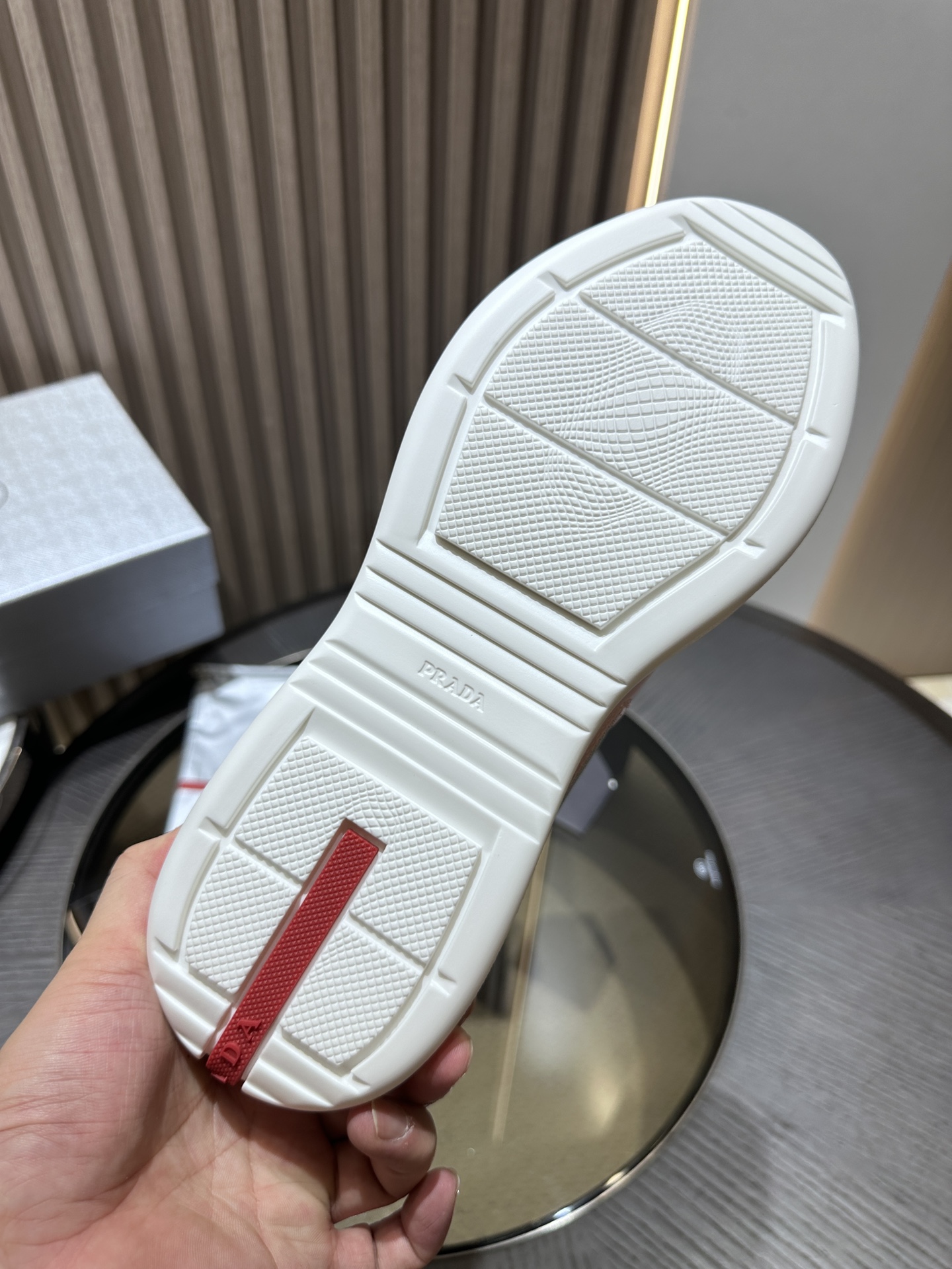 Pra*a sneaker 2024102504