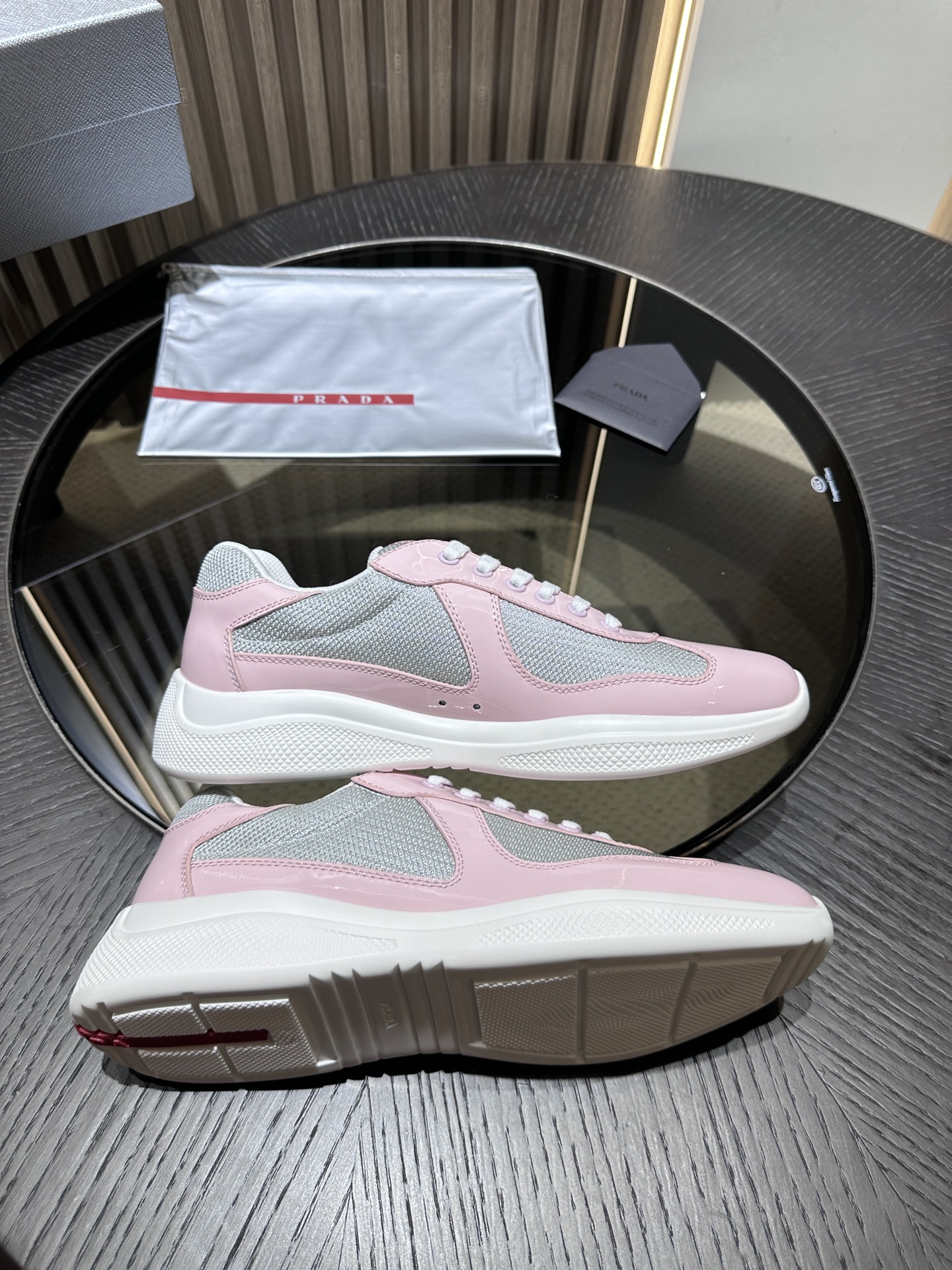 Pra*a sneaker 2024102504