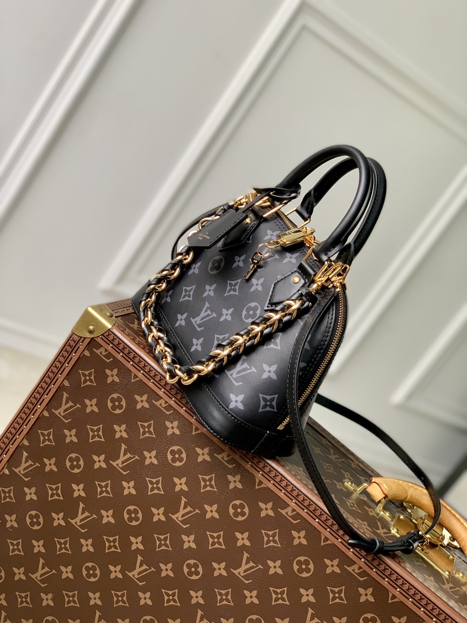 LV Alma BB black 23.5x17.5x11.5cm
