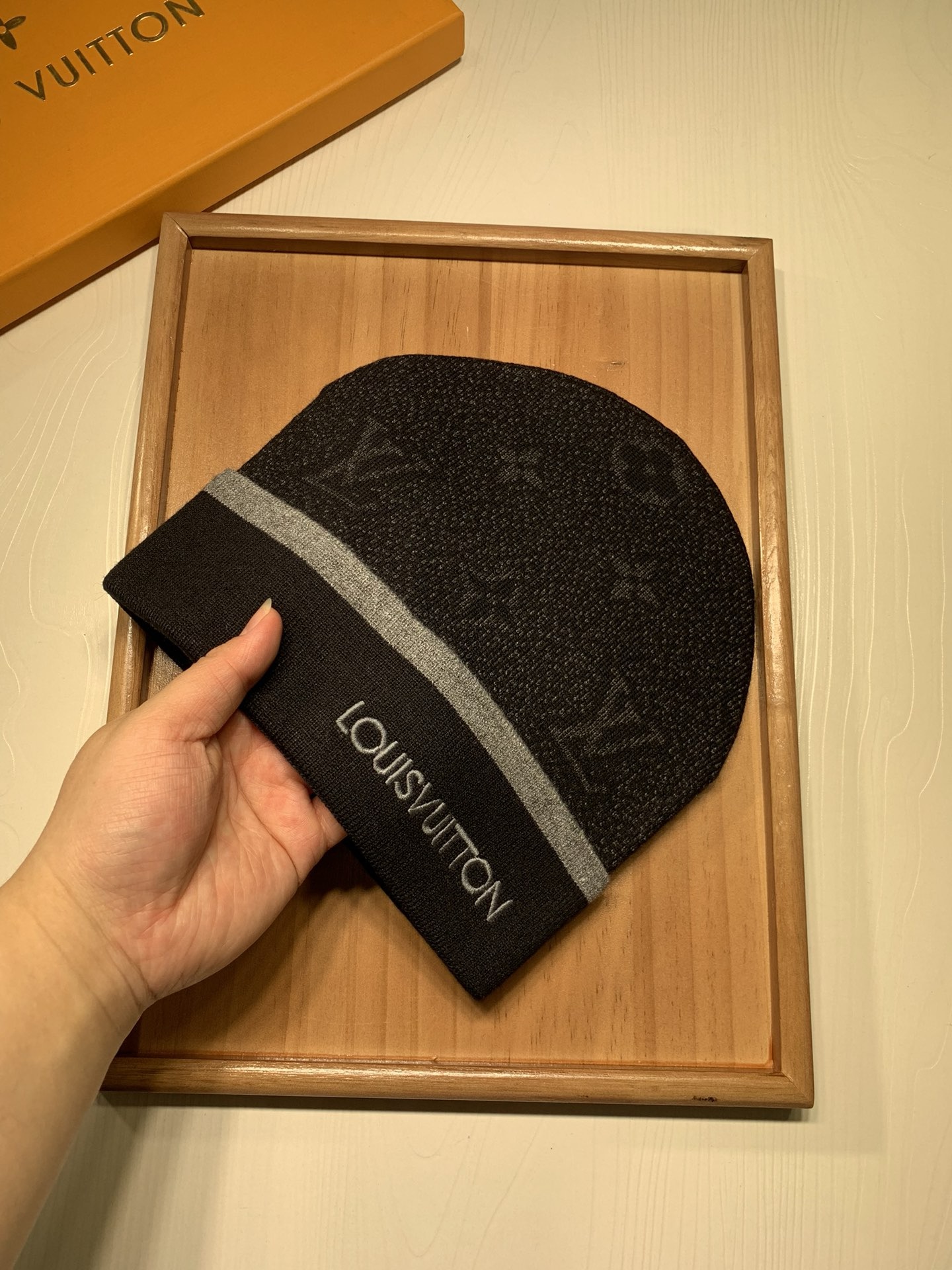 LV hat 20241029001