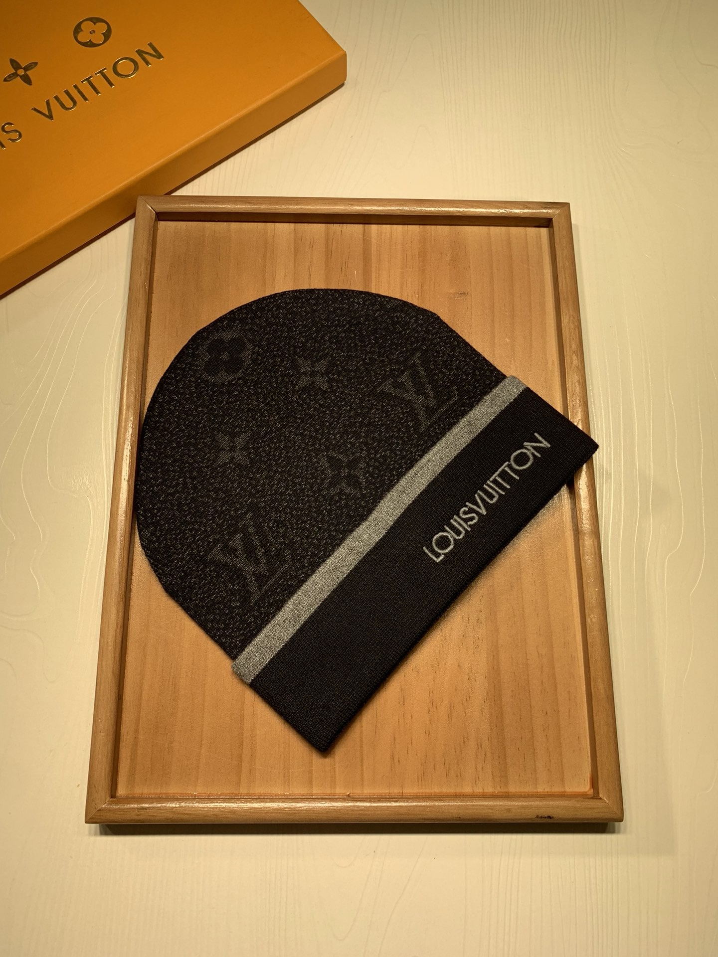 LV hat 20241029001
