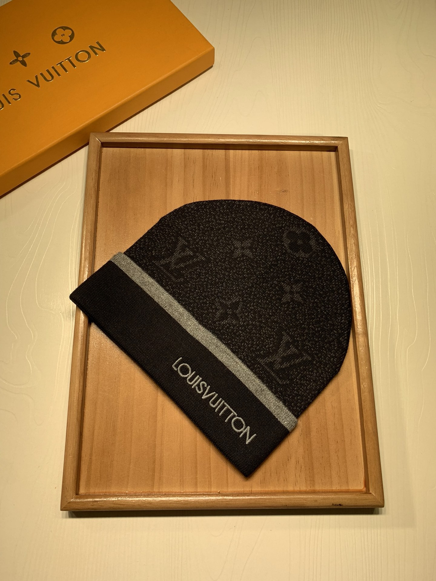 LV hat 20241029001