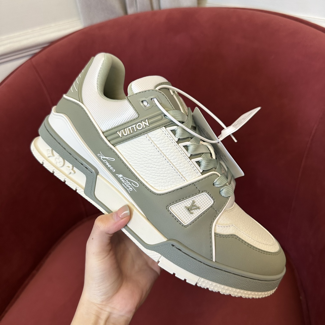 LV sneaker 2024103101