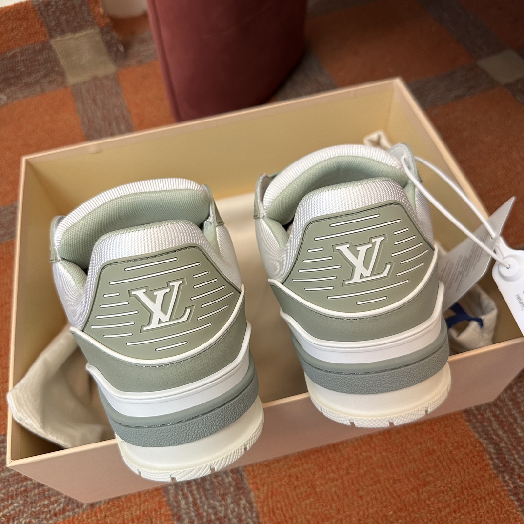 LV sneaker 2024103101