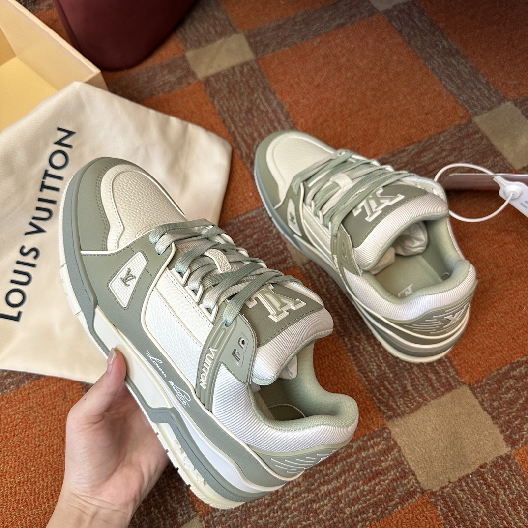 LV sneaker 2024103101