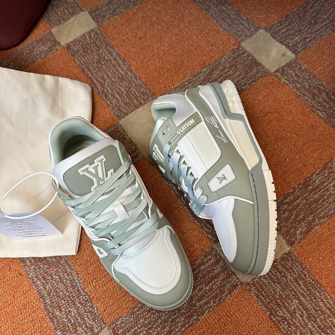 LV sneaker 2024103101