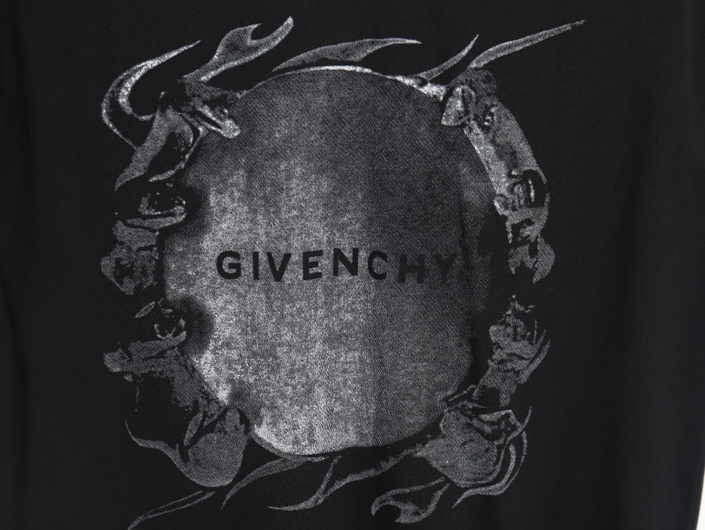 Givenchy tee 2024112003