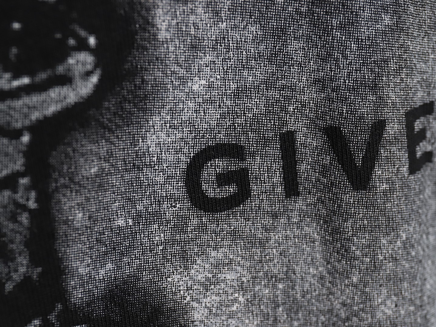 Givenchy tee 2024112003
