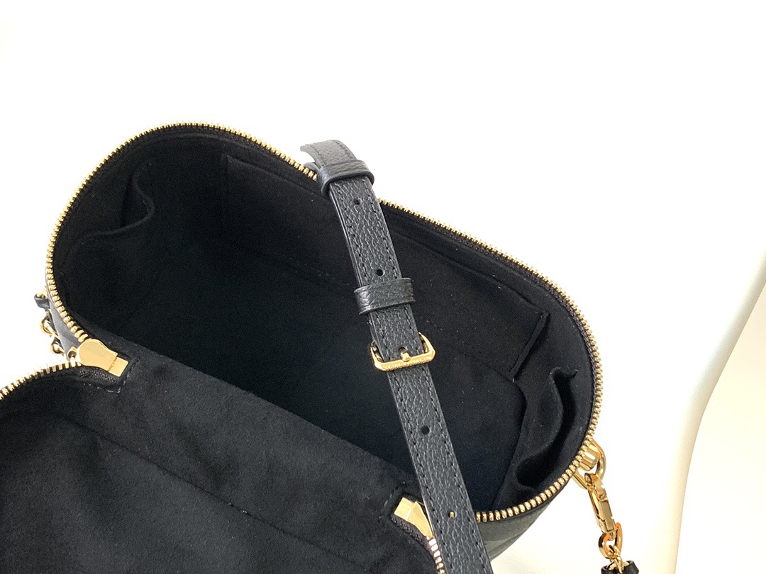 lv l**is V*t*n vanity bag pm black leather 19*13*11cm