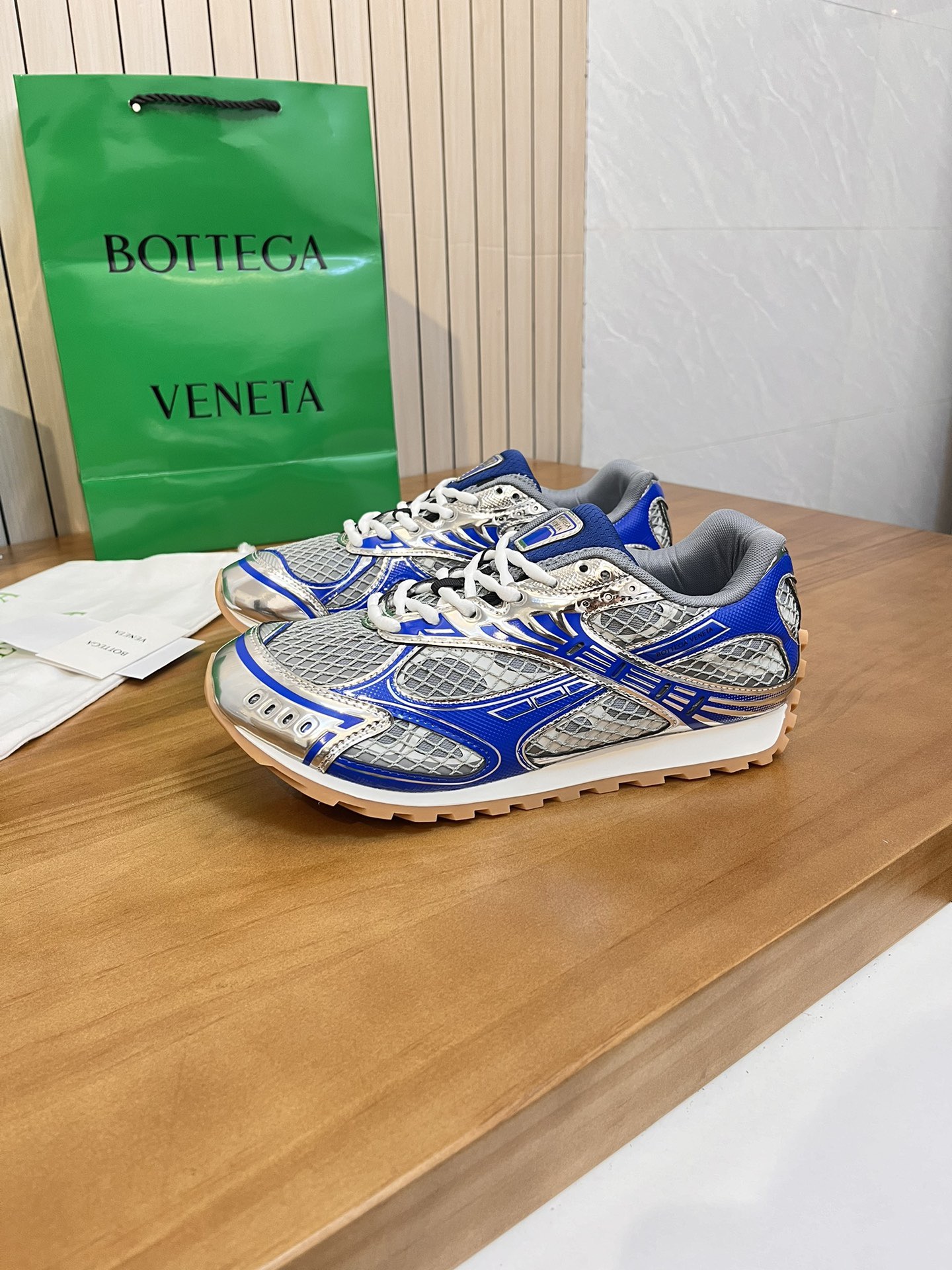bo*te*ga Ve*ne*ta bv sneaker 2024112501