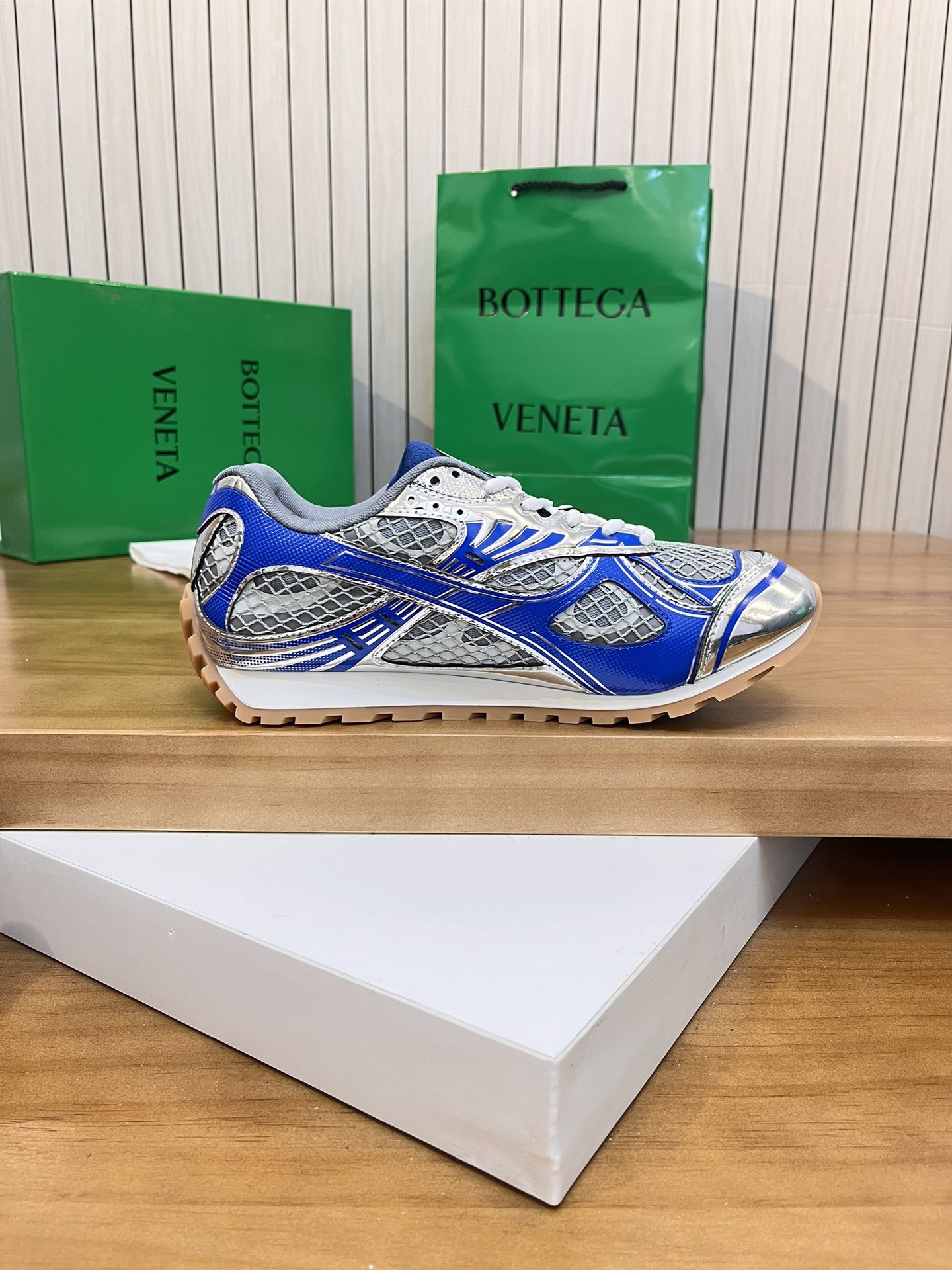 bo*te*ga Ve*ne*ta bv sneaker 2024112501