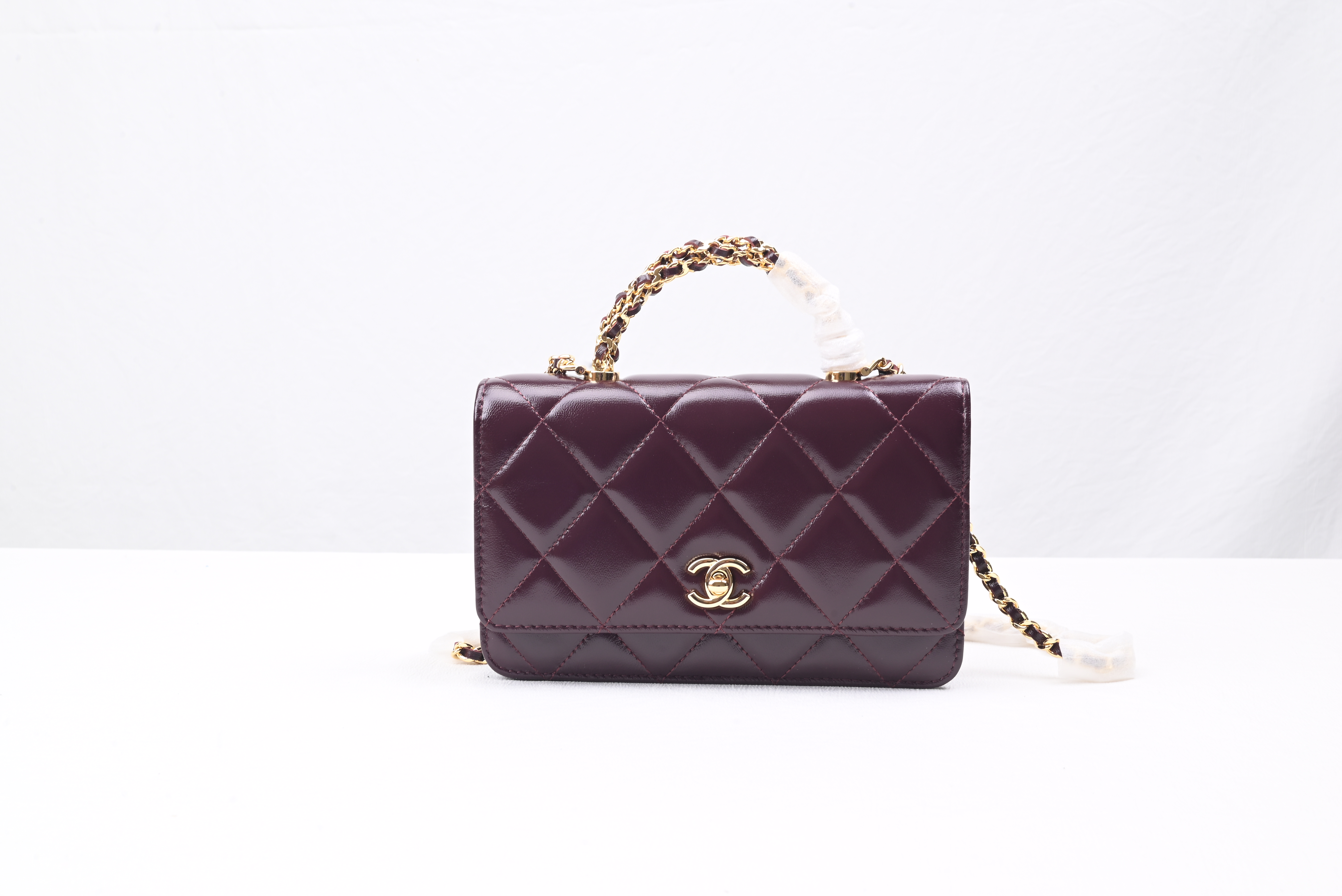 Ch*el 24b woc in shiny leather 19cm 2024112602