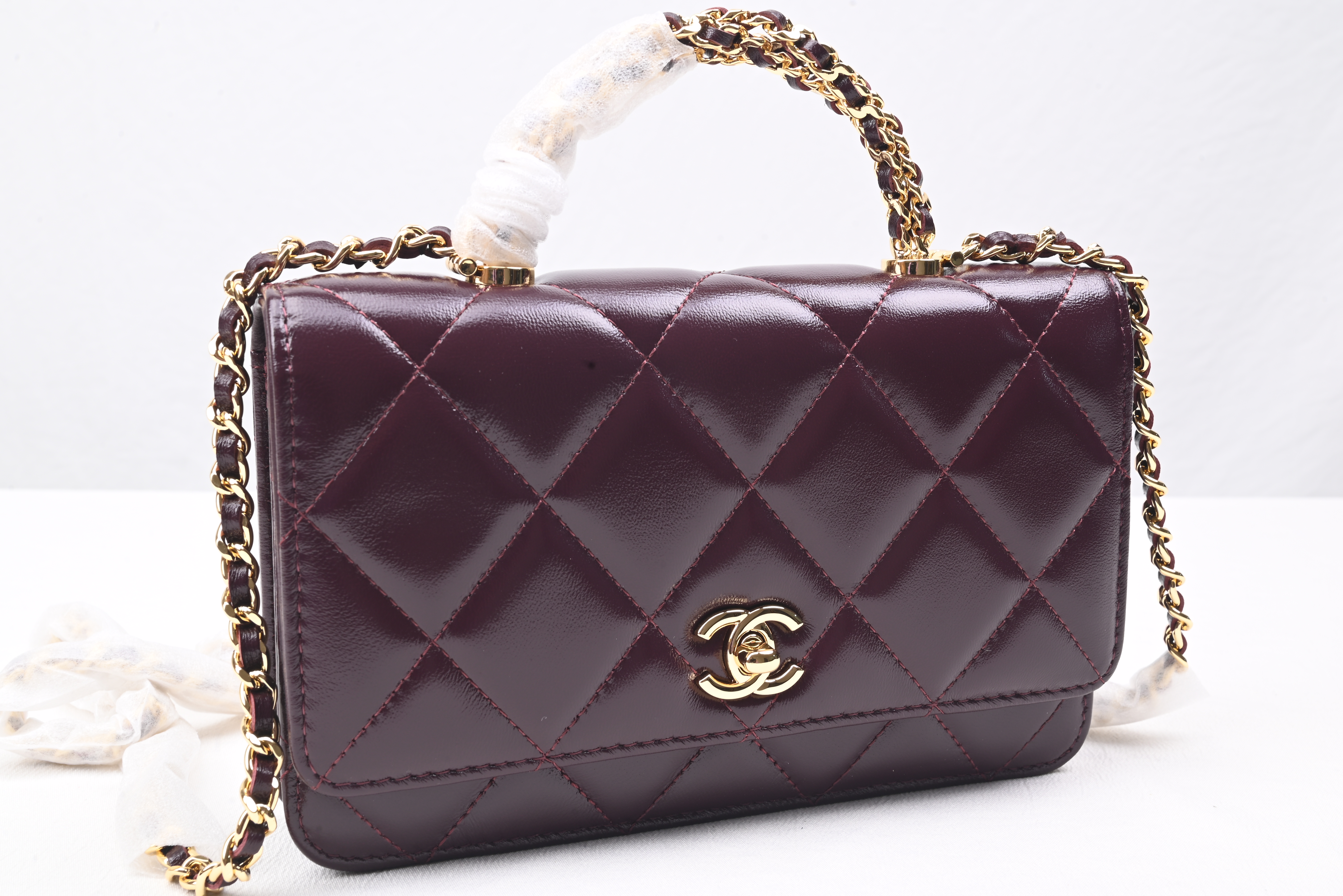 Ch*el 24b woc in shiny leather 19cm 2024112602