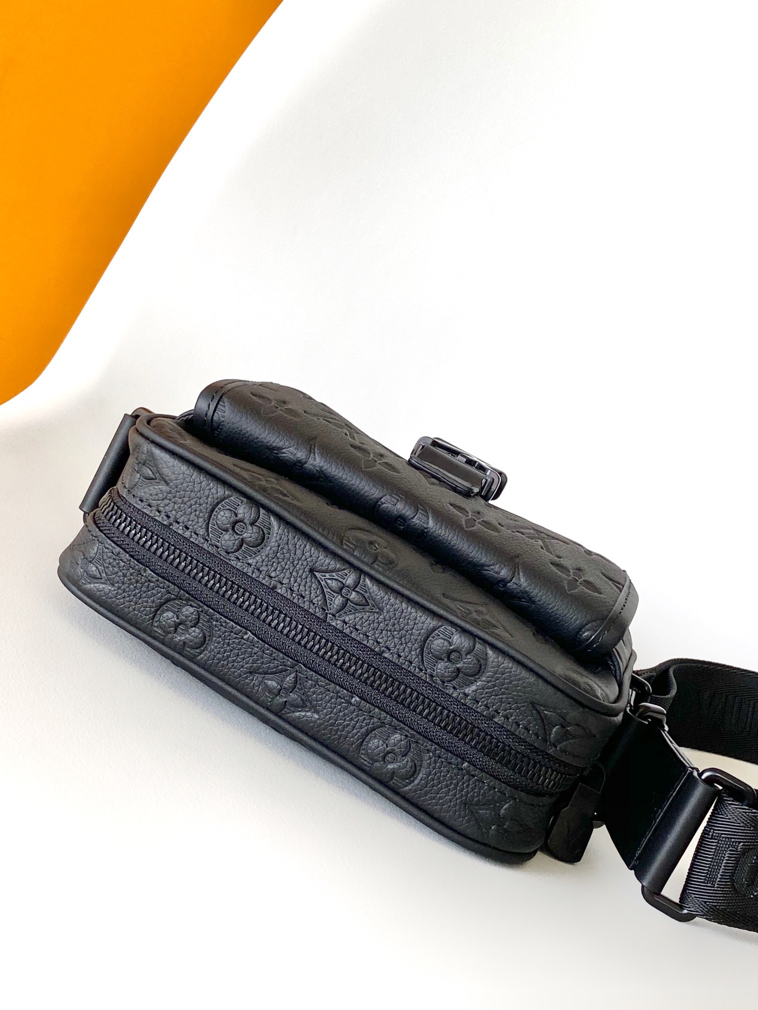 LV Monogram Shadow Getaway 19CM