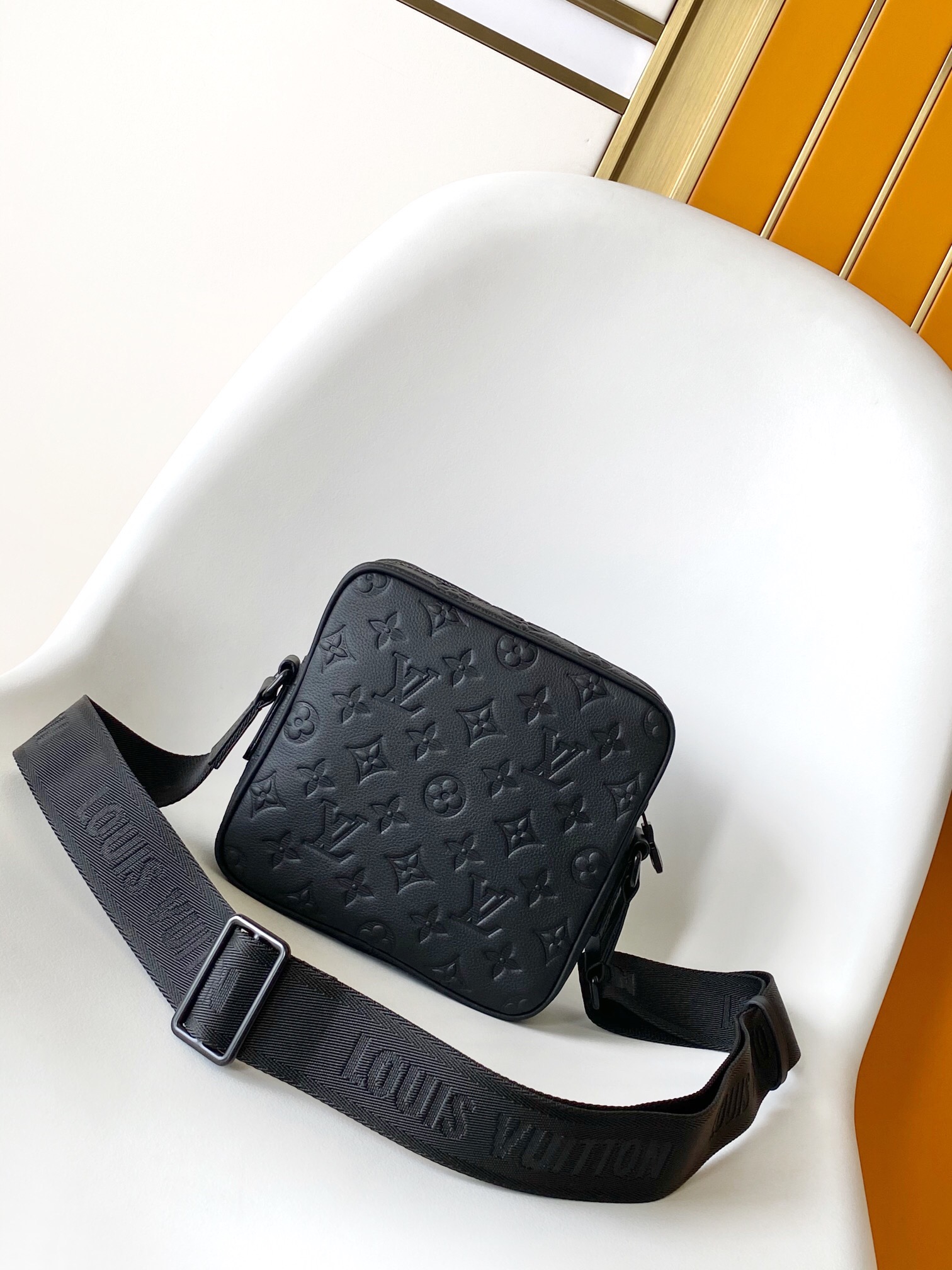 LV Monogram Shadow Getaway 19CM
