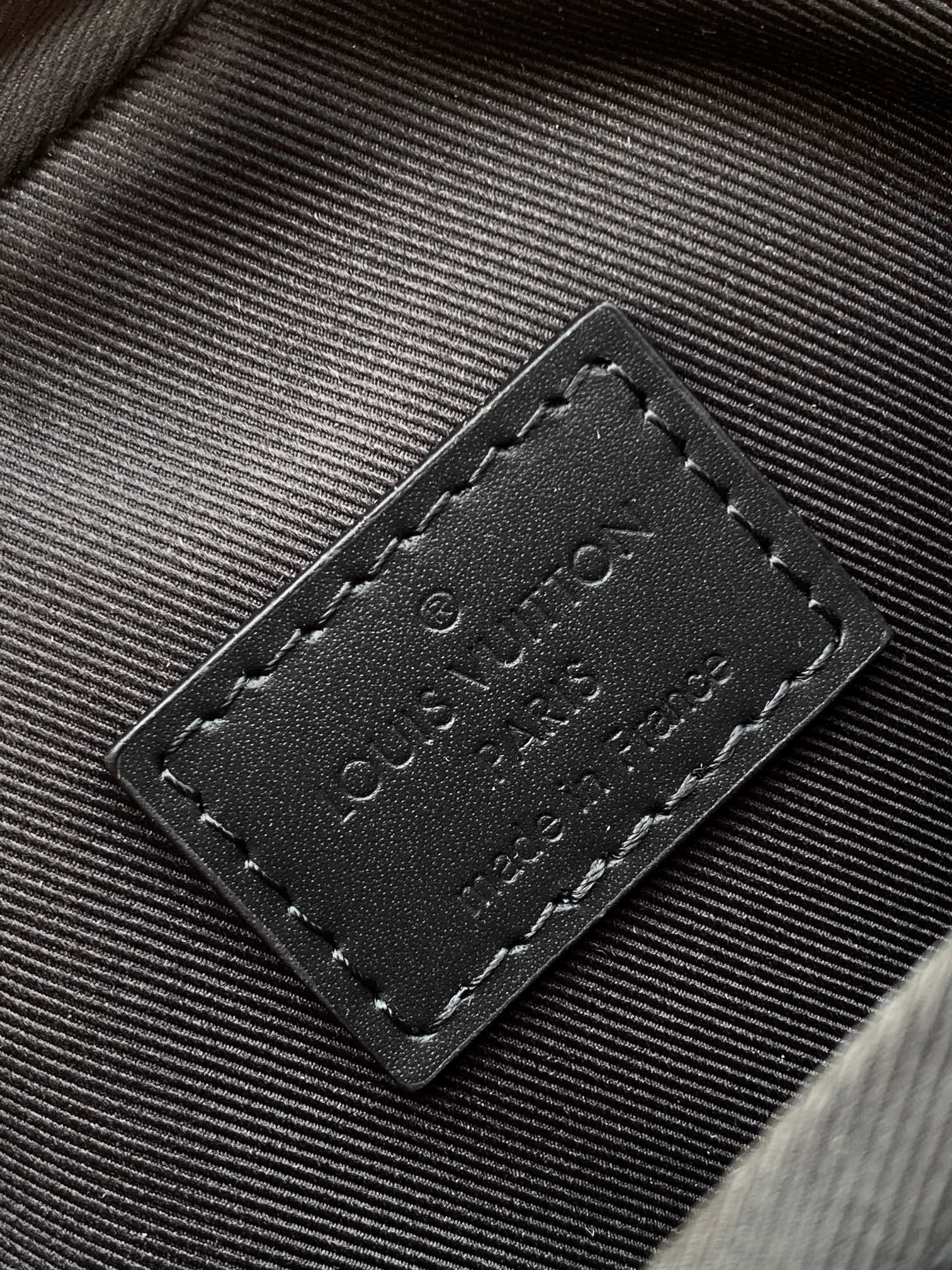 LV Monogram Shadow Getaway 19CM