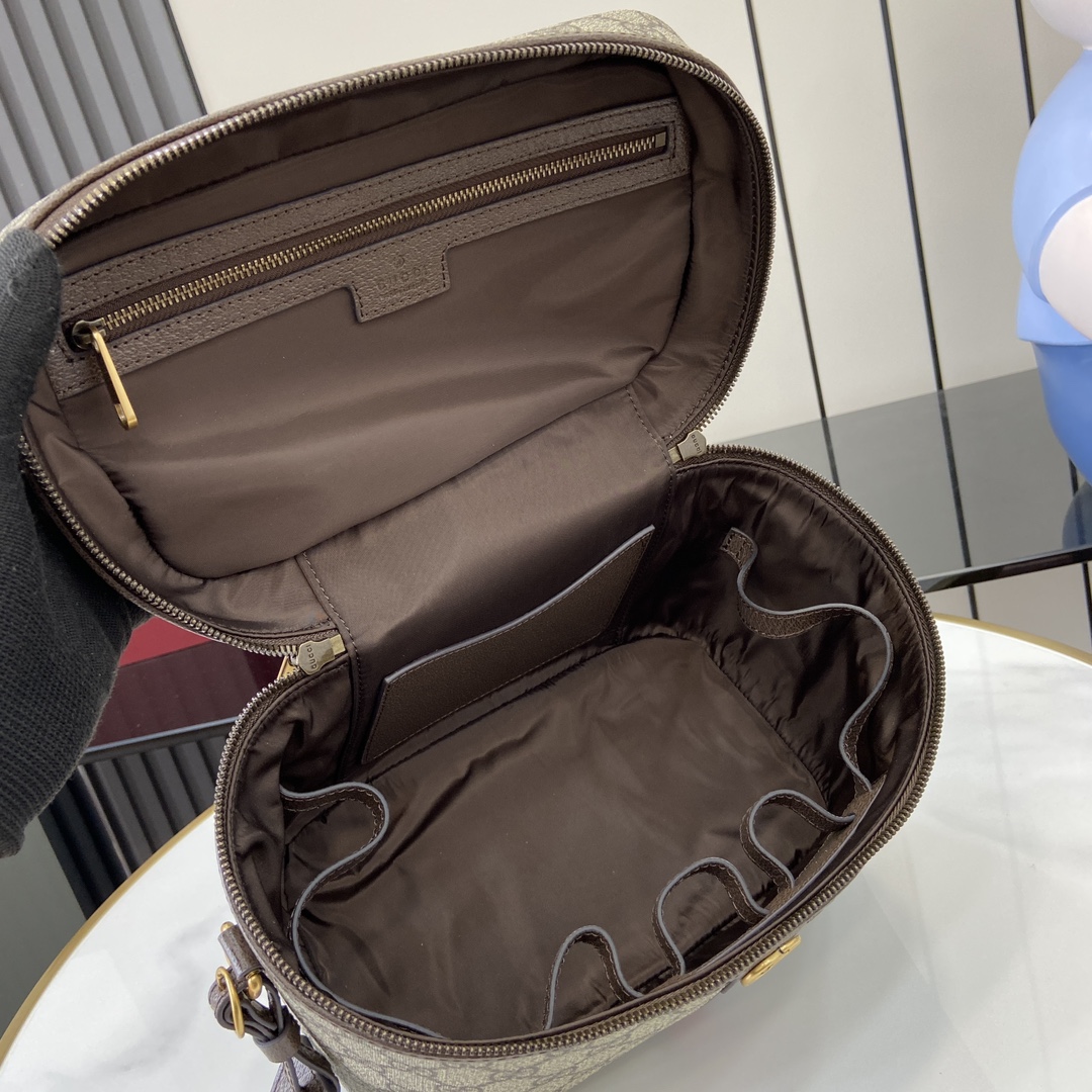 G*u*i porter medium travel bag 25x17.5x15cm