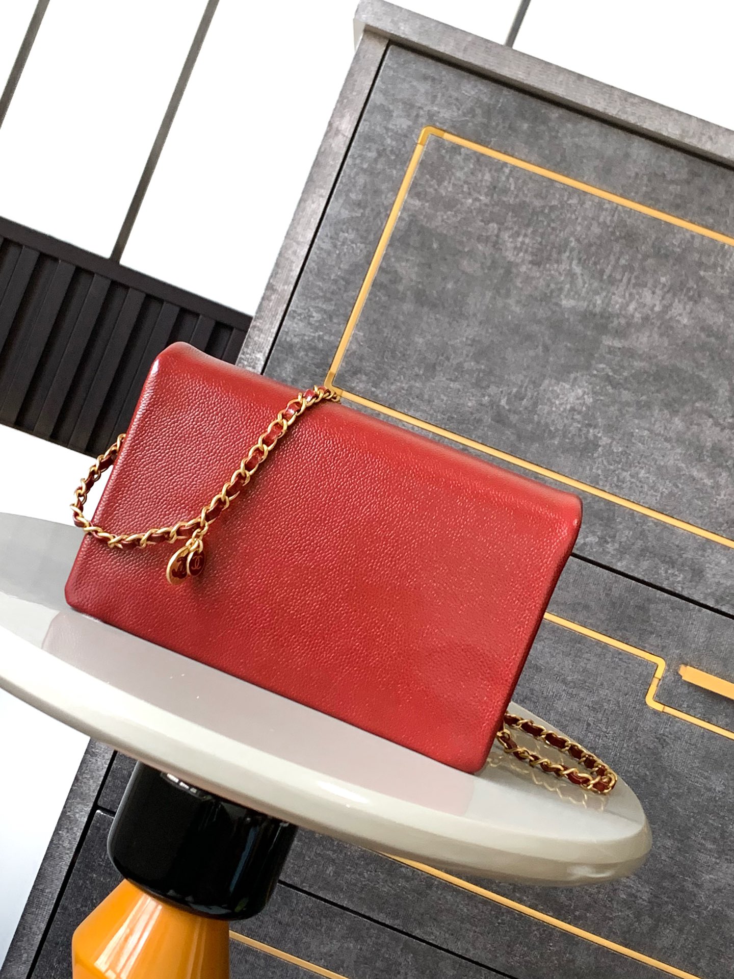 Ch*el small grained shiny calfskin & gold-tone metal flap bag 22cm 2024120601