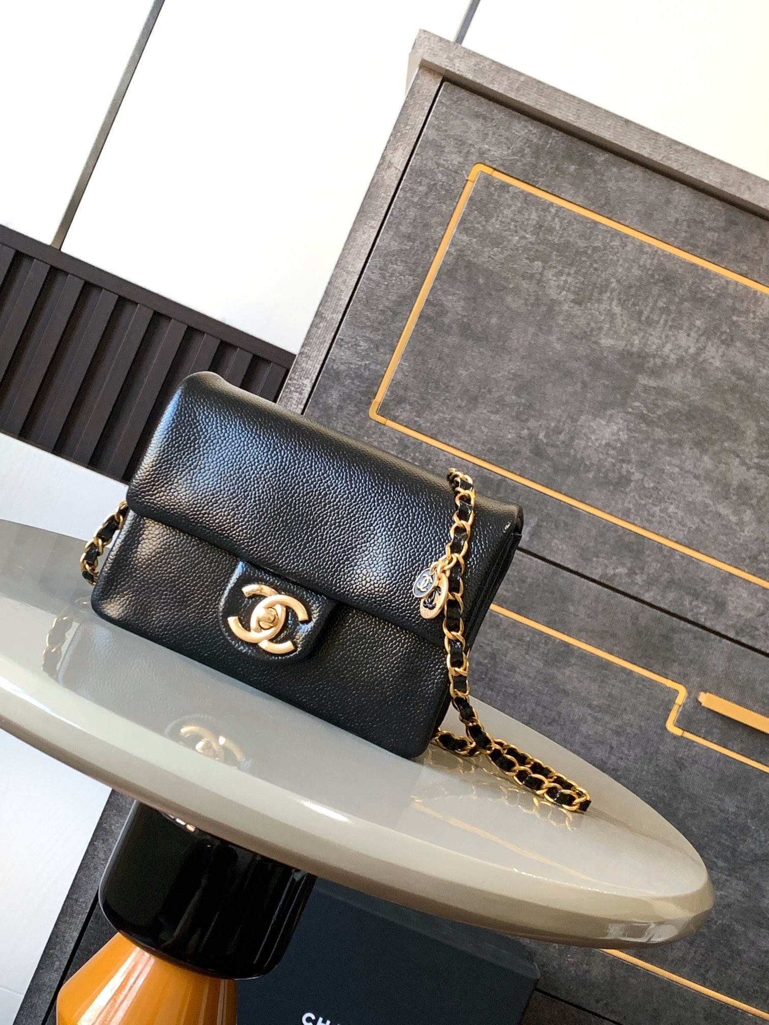Ch*el mini grained shiny calfskin & gold-tone metal flap bag 17.5cm 2024120604