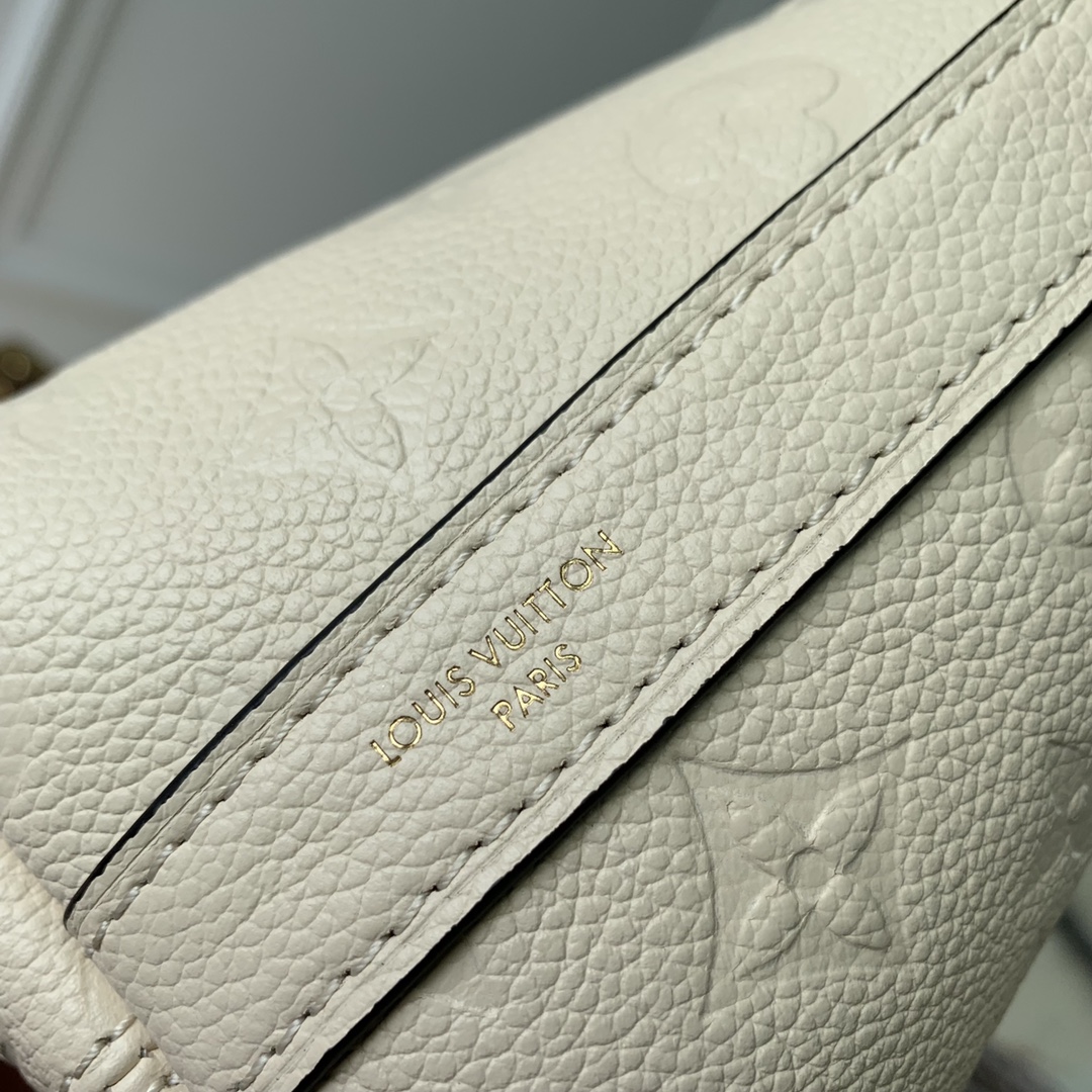 LV Sac Sport Bag 27x22x10.5cm 2024121003