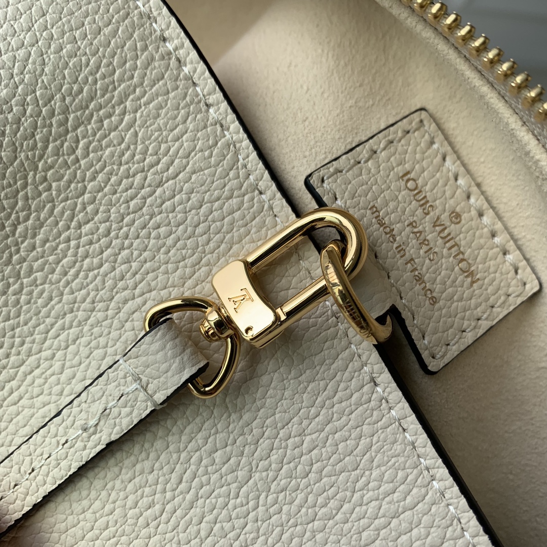 LV Sac Sport Bag 27x22x10.5cm 2024121003