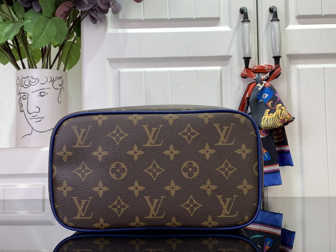 LV nice BB Monogram macassar vanity 18*14.5*24CM 2024121007