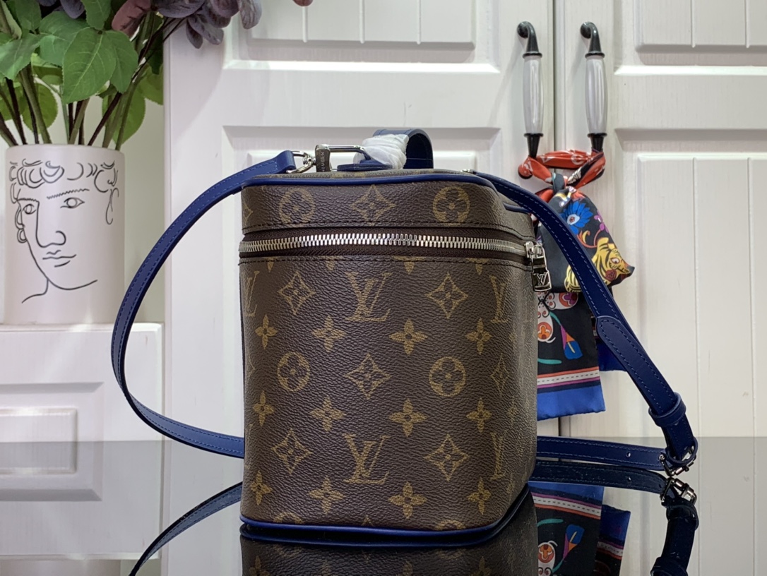 LV nice BB Monogram macassar vanity 18*14.5*24CM 2024121007