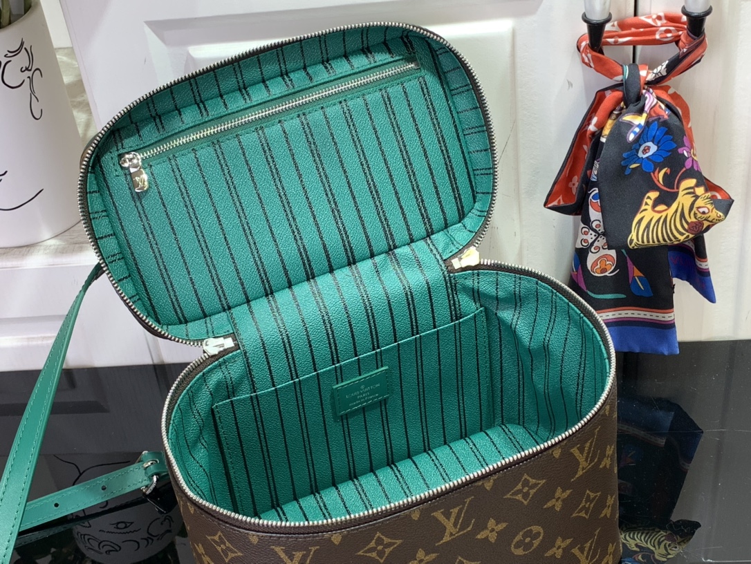 LV nice BB Monogram macassar vanity 18*14.5*24CM 2024121008