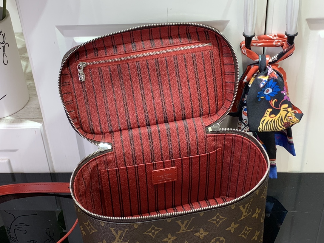 LV nice BB Monogram macassar vanity 18*14.5*24CM 2024121009