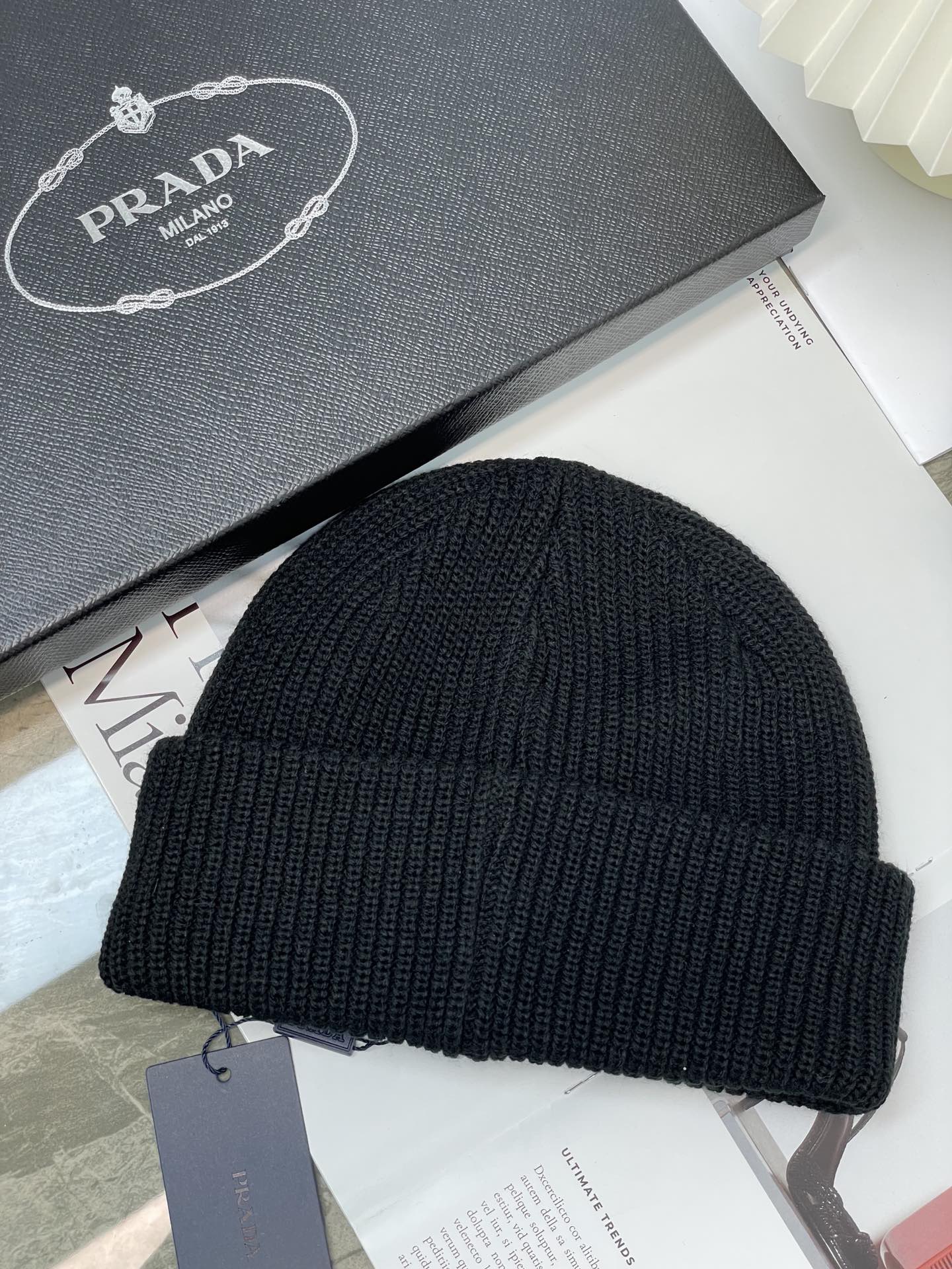 Pra*a beanie hat 2024121601