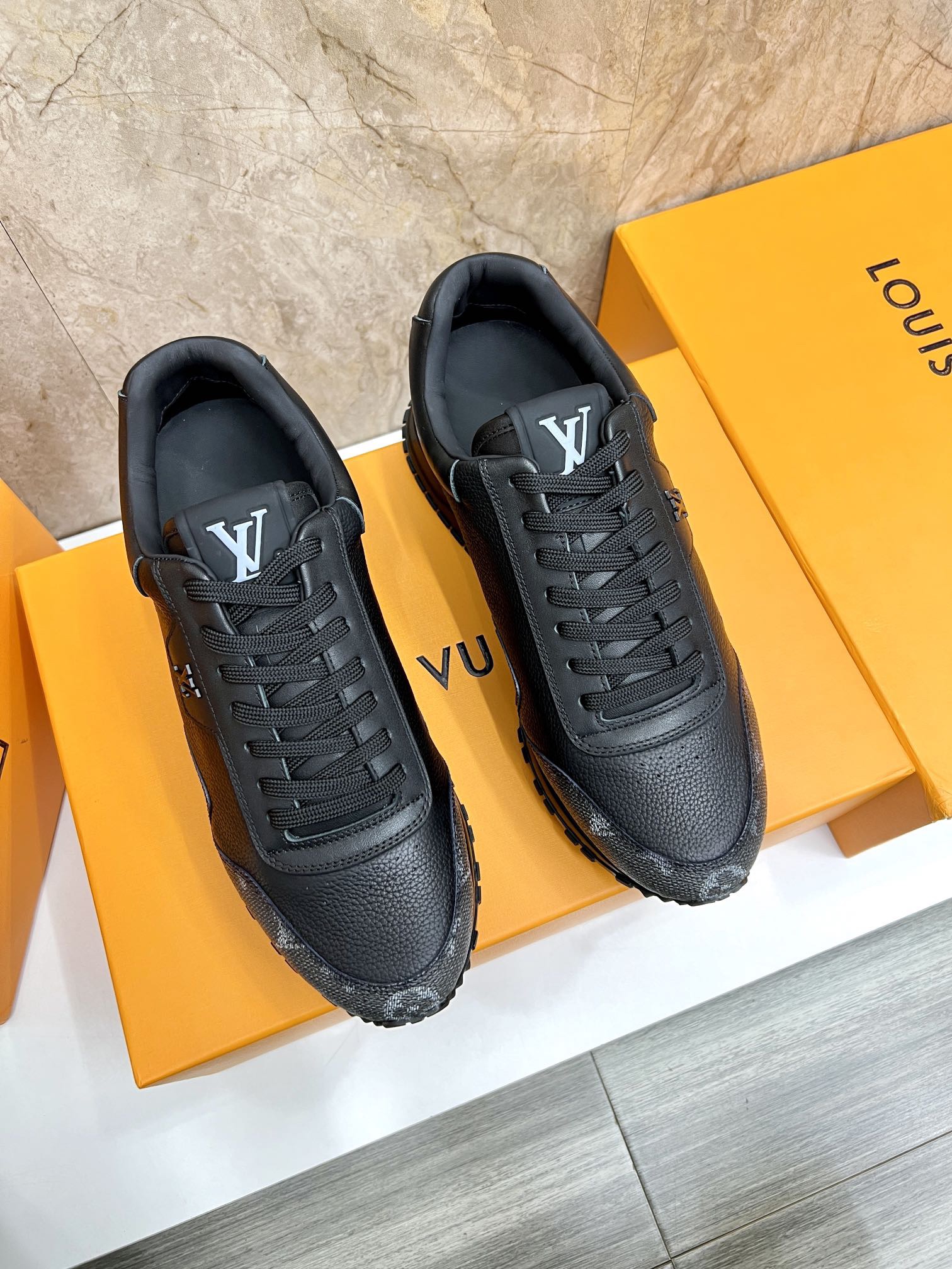 LV run away sneaker 2024121601