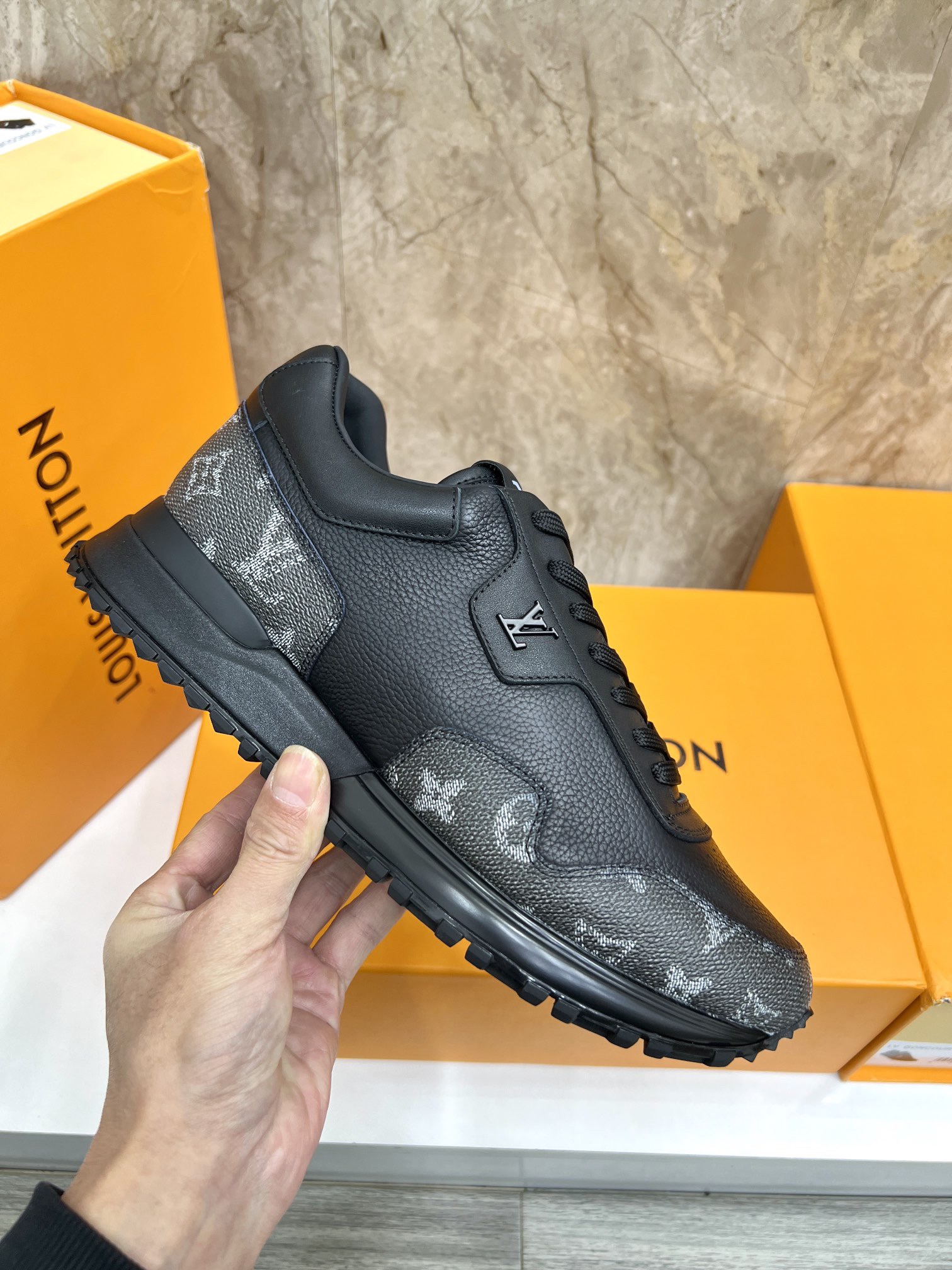 LV run away sneaker 2024121601