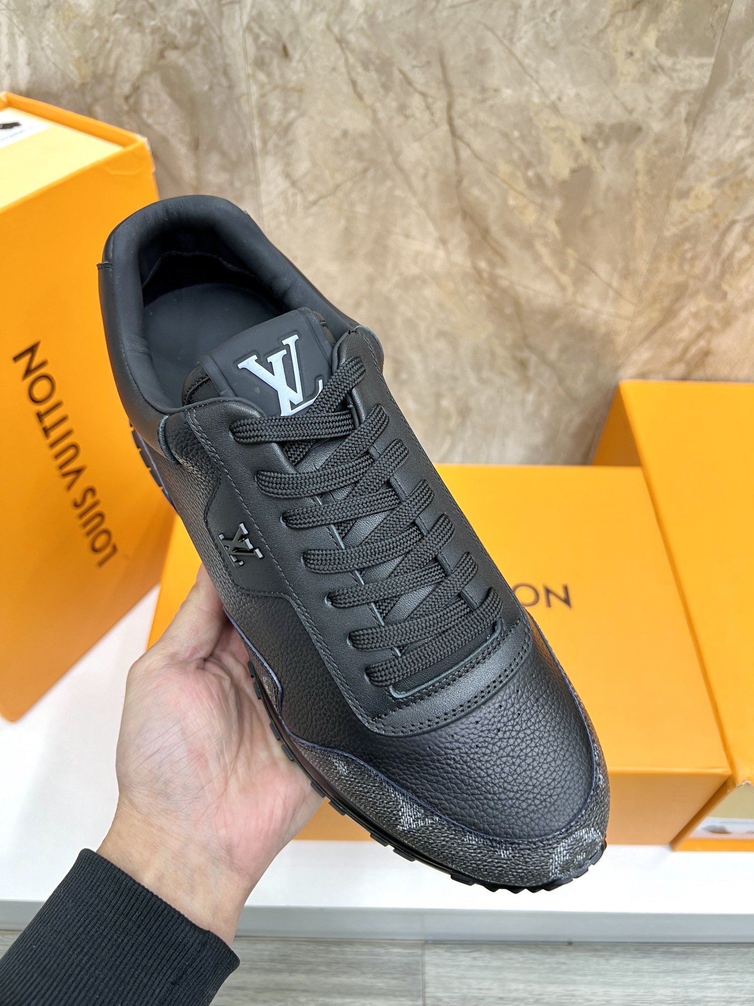 LV run away sneaker 2024121601