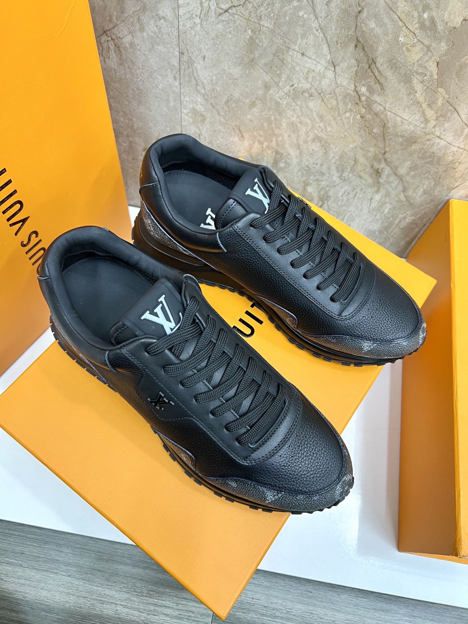 LV run away sneaker 2024121601