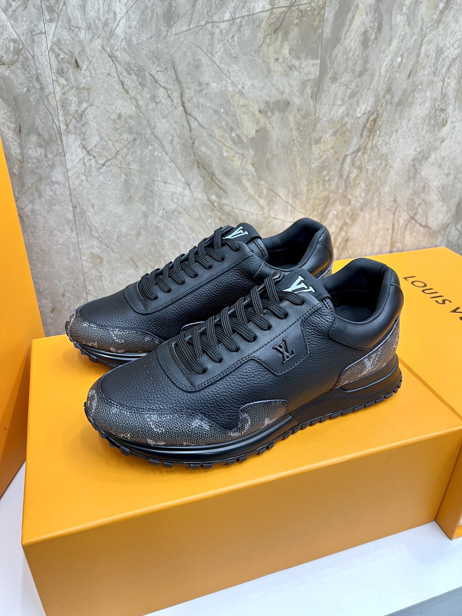 LV run away sneaker 2024121601