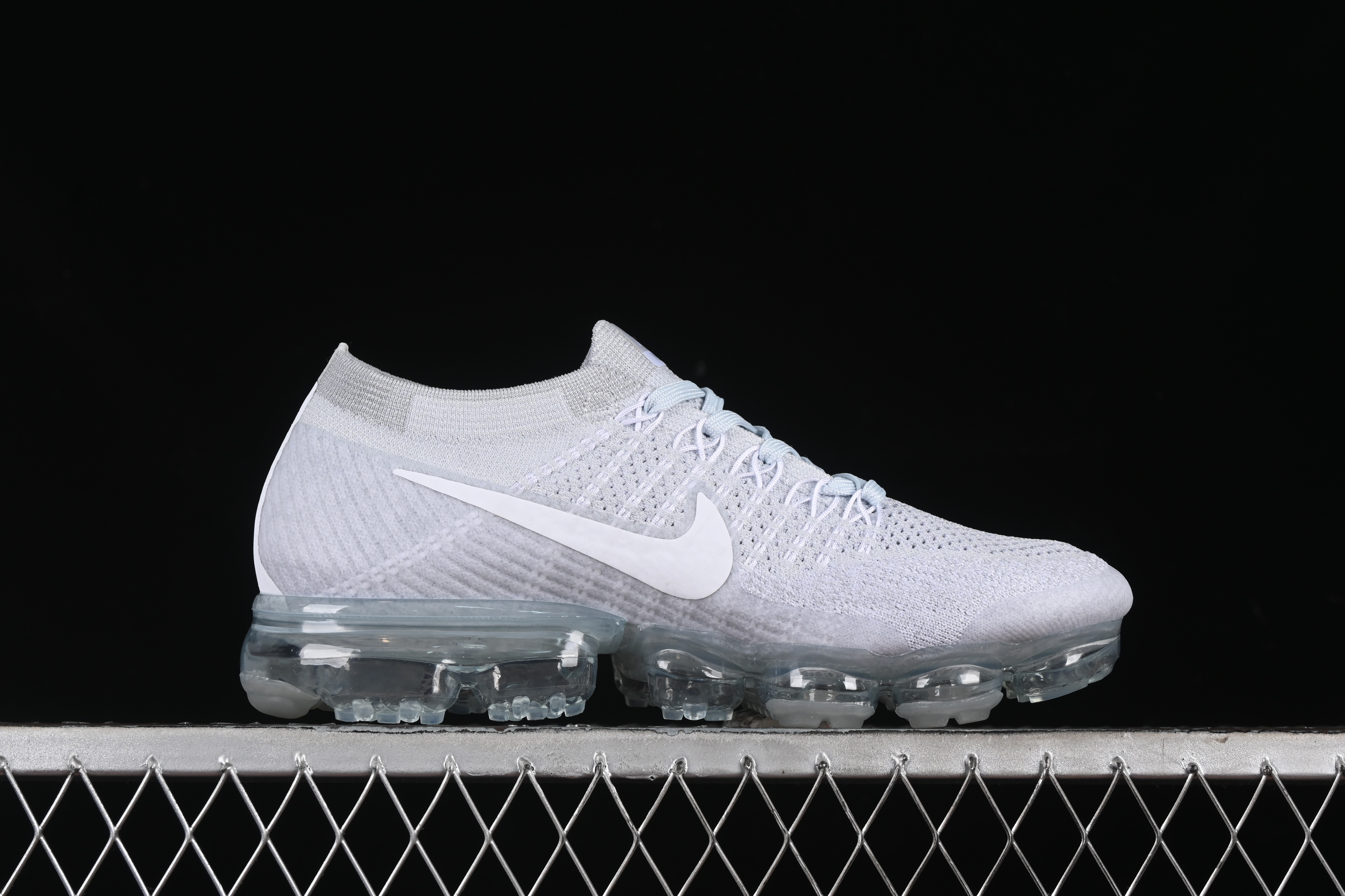 Nike Air VaporMax Triple White 849558-100