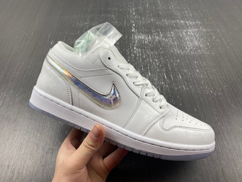 Jordan 1 Low SE Glitter Swoosh  FQ9112-100