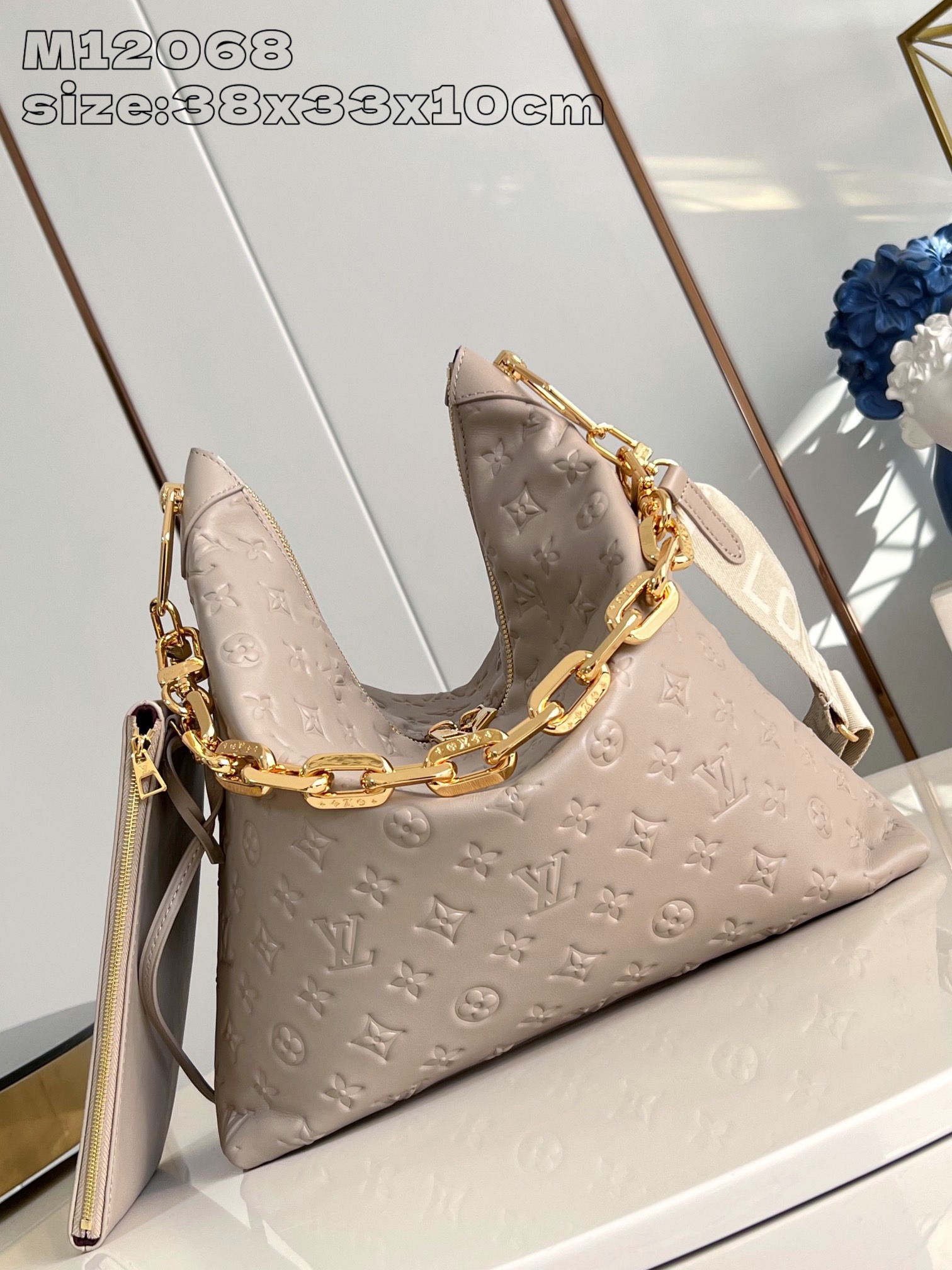 LV coussin hobo MM 38*33*10CM 2024122601