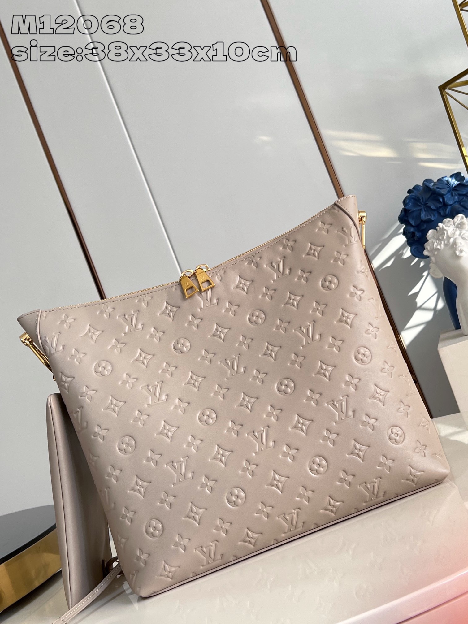 LV coussin hobo MM 38*33*10CM 2024122601